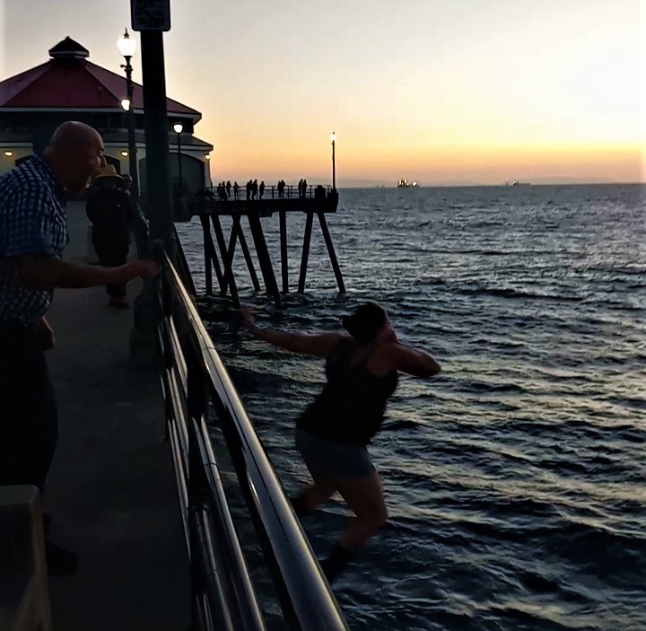 Man dies after 40-foot jump from Huntington Beach Pier - Vimarsana News