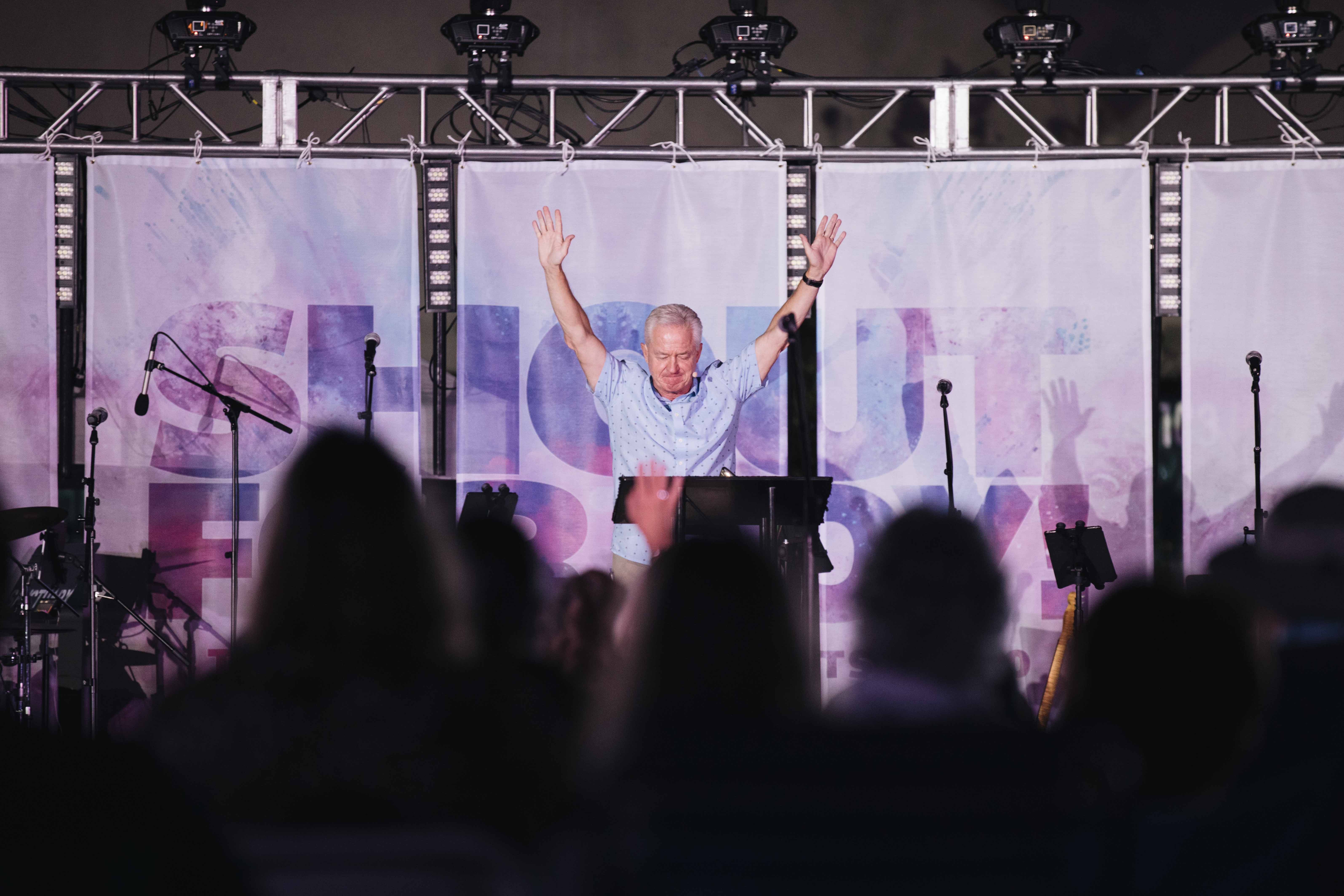 Ray Bentley, founder of Maranatha Chapel in 4S Ranch, dead at 64 - Vimarsana News