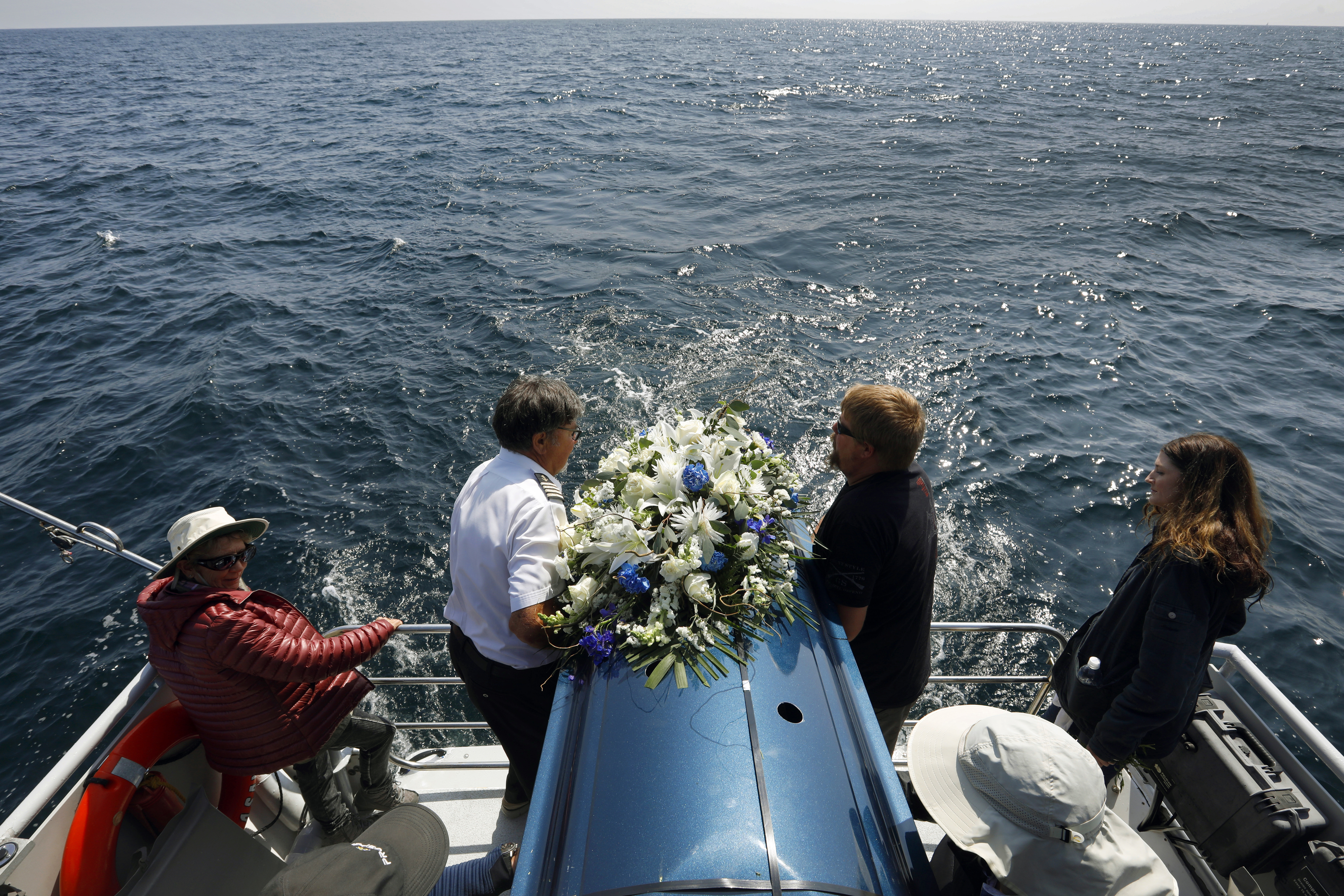 Full body burials at sea are becoming more popular - Vimarsana News