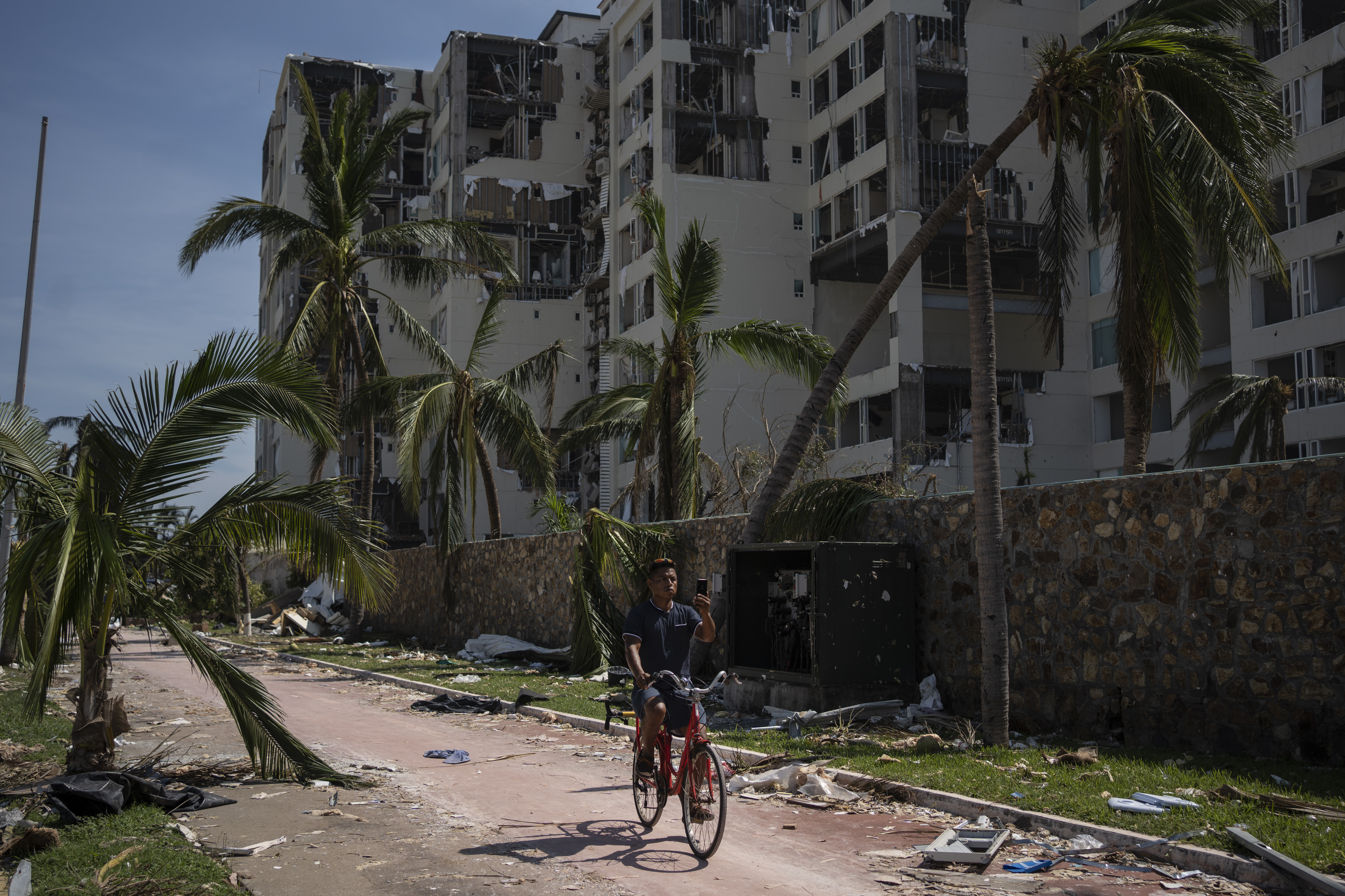 Stunning satellite images show the damage to Acapulco from Category 5 Hurricane Otis - Vimarsana News