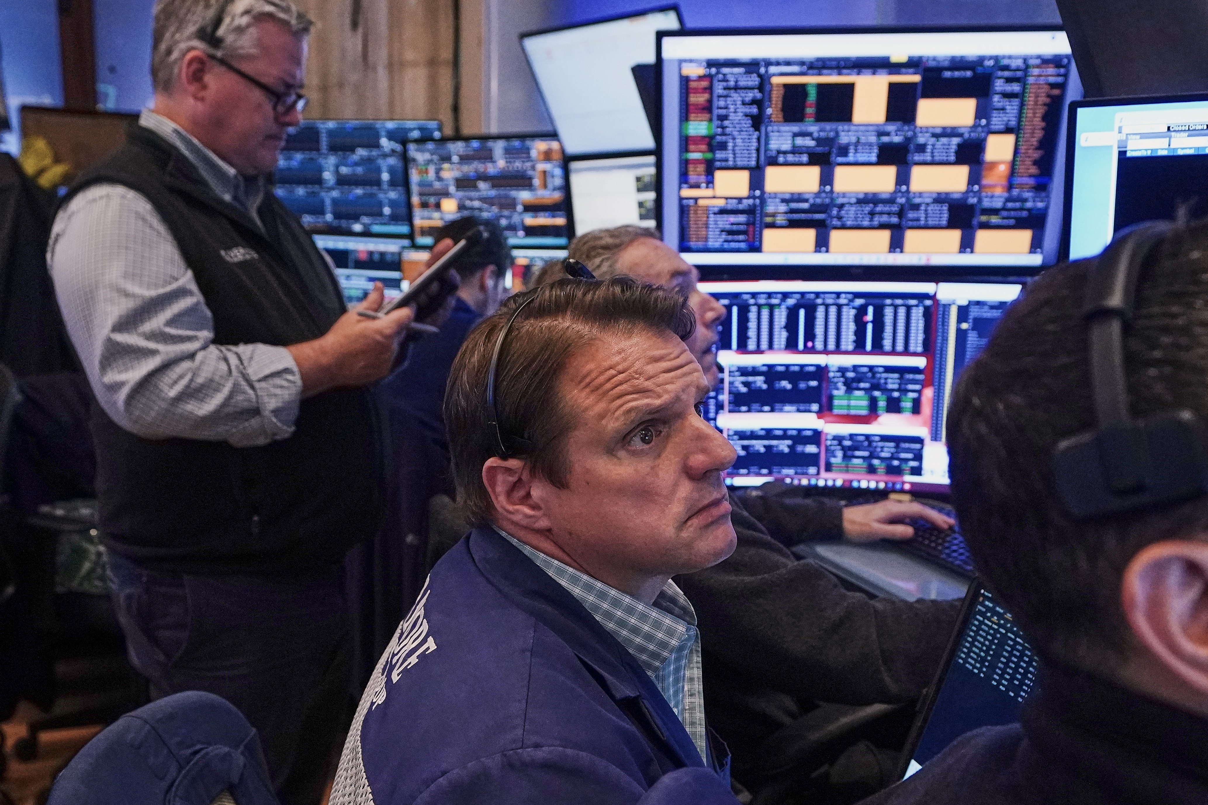 Stocks rise as Wall Street shows it still hungry for AI winners