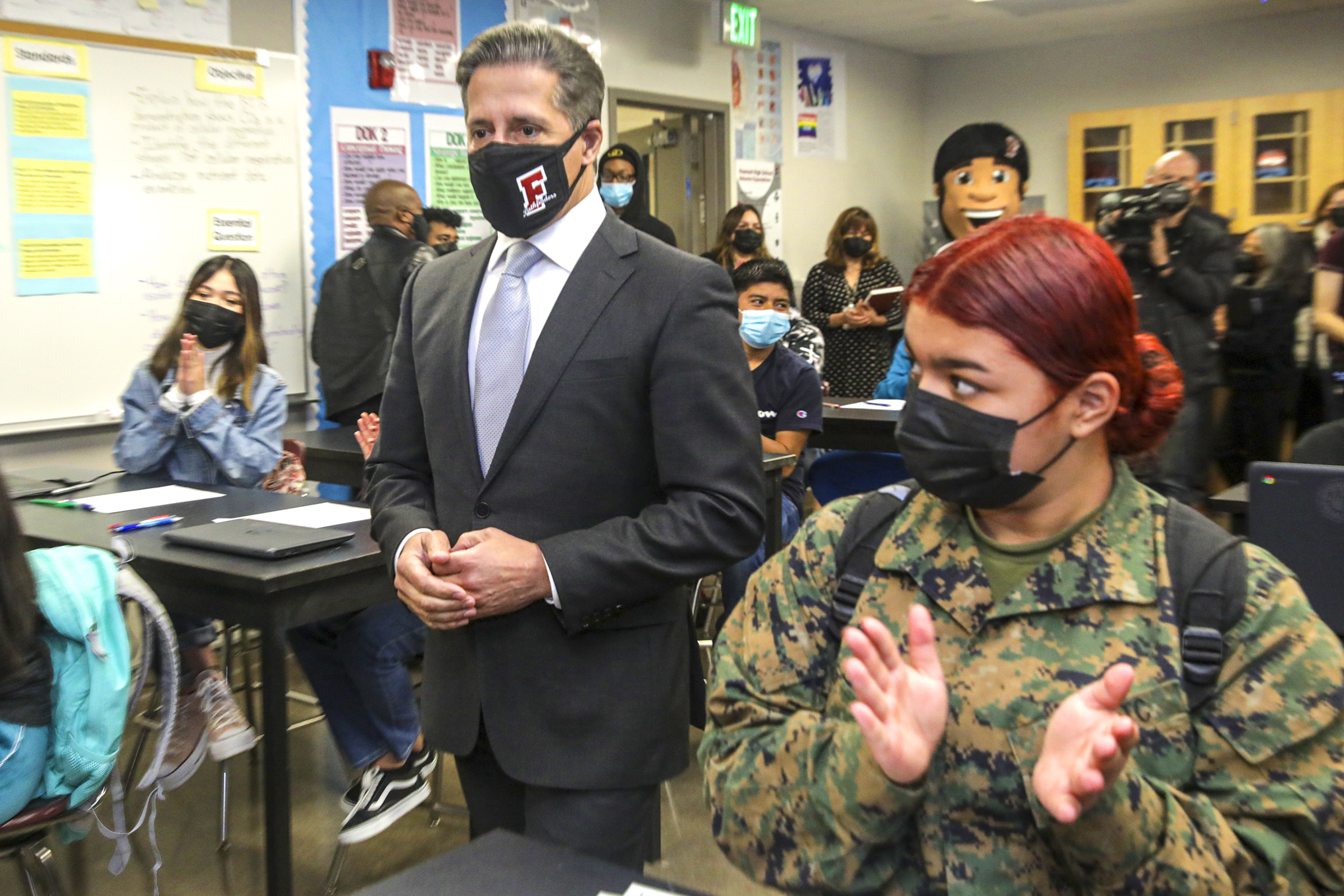 L.A. County aligns with California to end school mask mandate - Vimarsana News