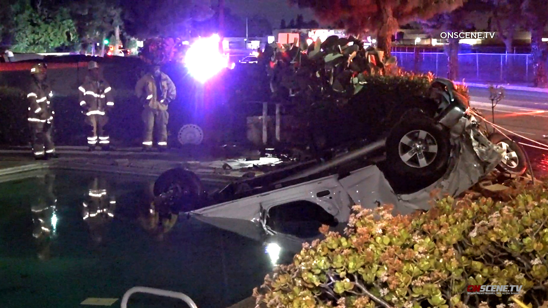 Police pursuit ends with 3 dead after crash in Garden Grove sends truck into pool - Vimarsana News