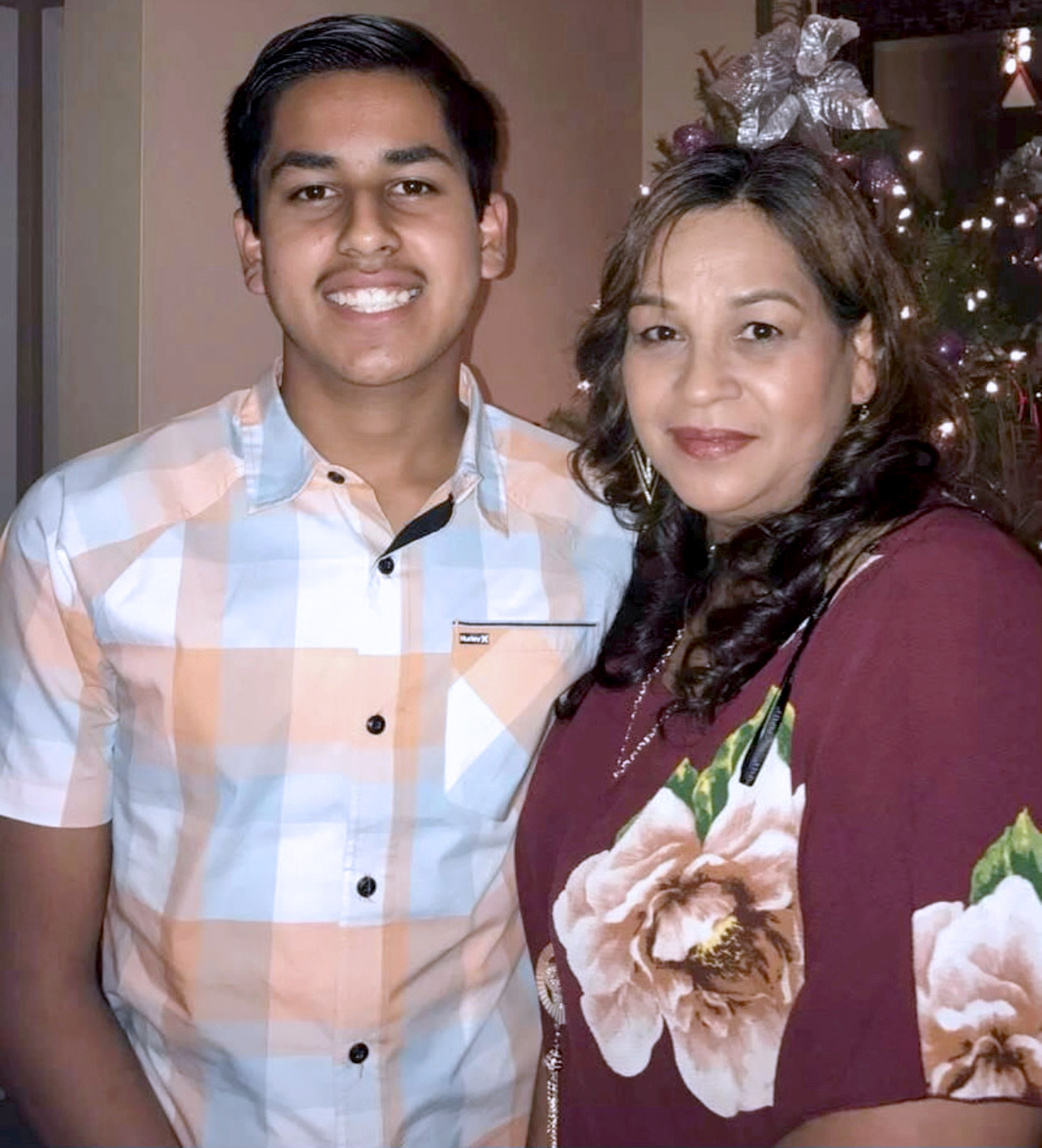 'Admirable and heroic': Escondido teen saves mother from knife attack - Vimarsana News