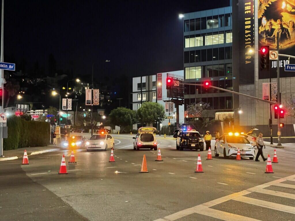 LAPD officers shoot burglary suspect in Hollywood after foot chase - Vimarsana News
