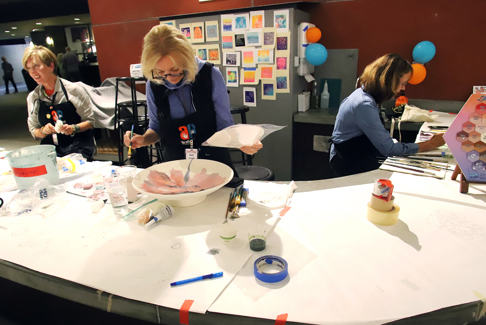 Festival of Arts exhibitors share in platter painting to help other artists - Vimarsana News