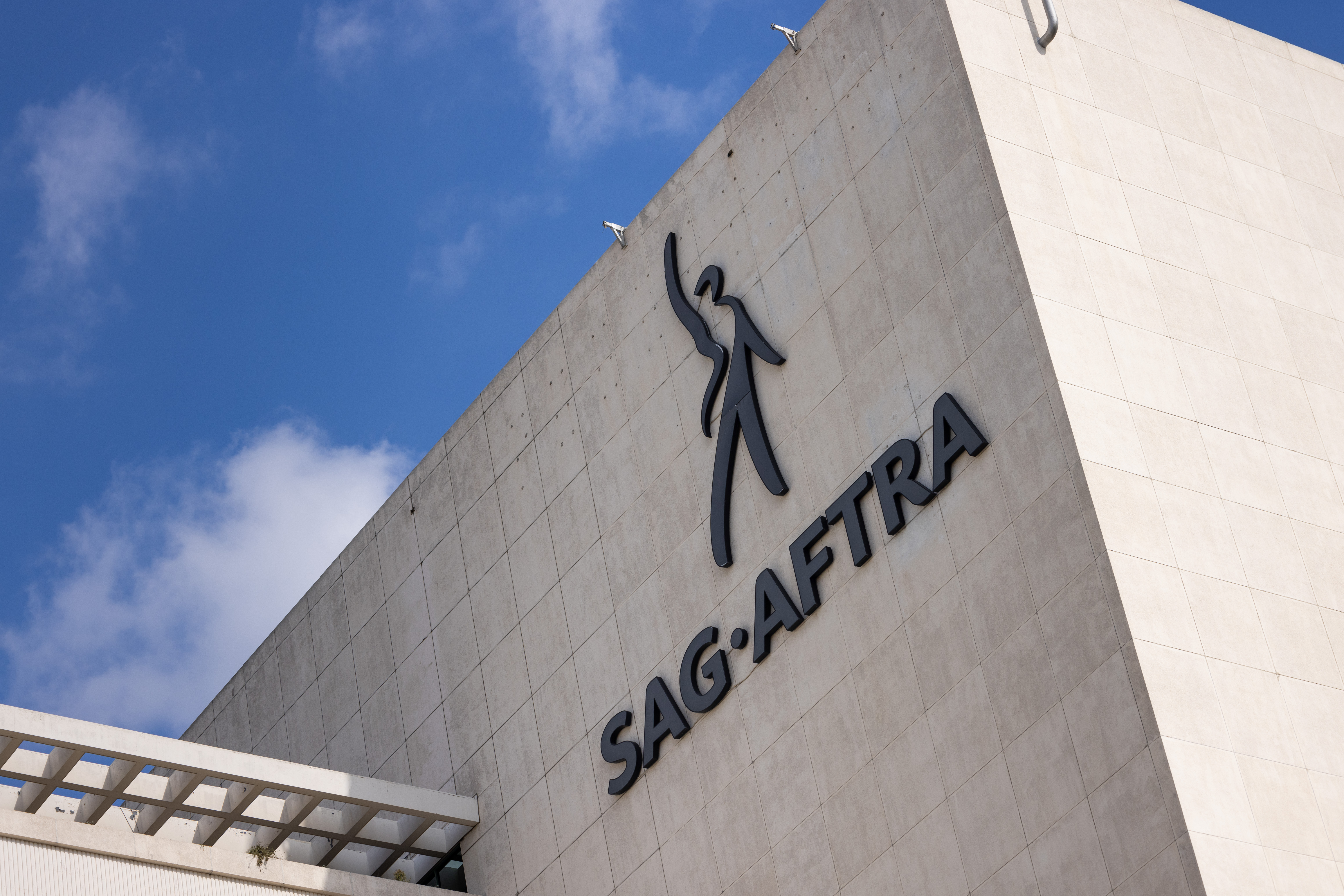 SAG-AFTRA celebrates passage of California AI bill regulating use of digital replicas