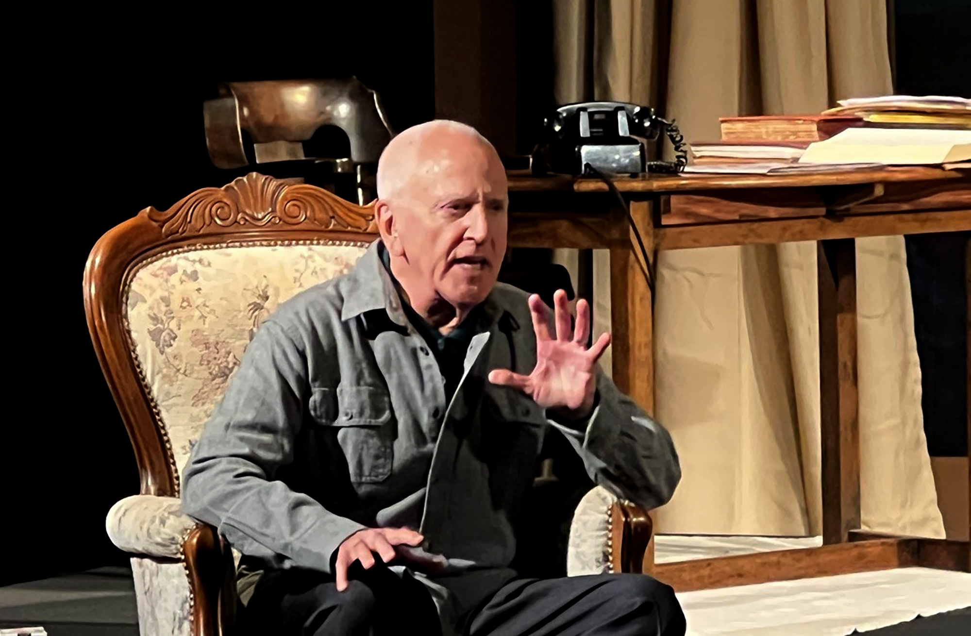 Actor John Rubinstein earnestly portrays Eisenhower onstage - Vimarsana News