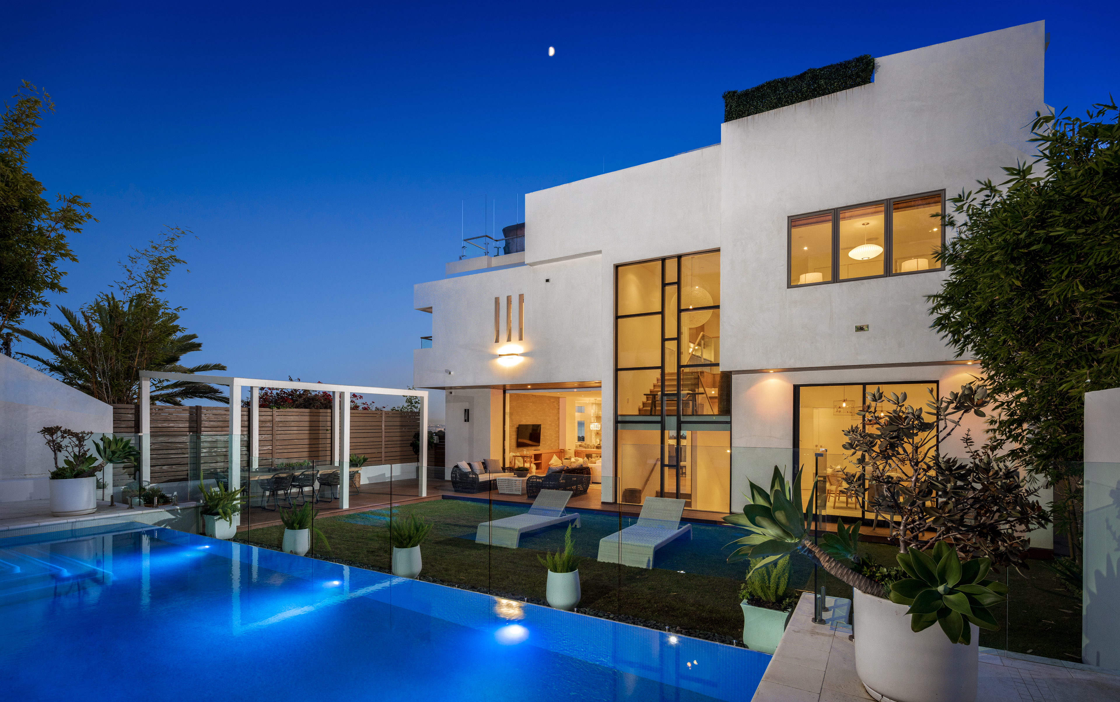 Tyra Banks sells yet another home in Pacific Palisades - Vimarsana News
