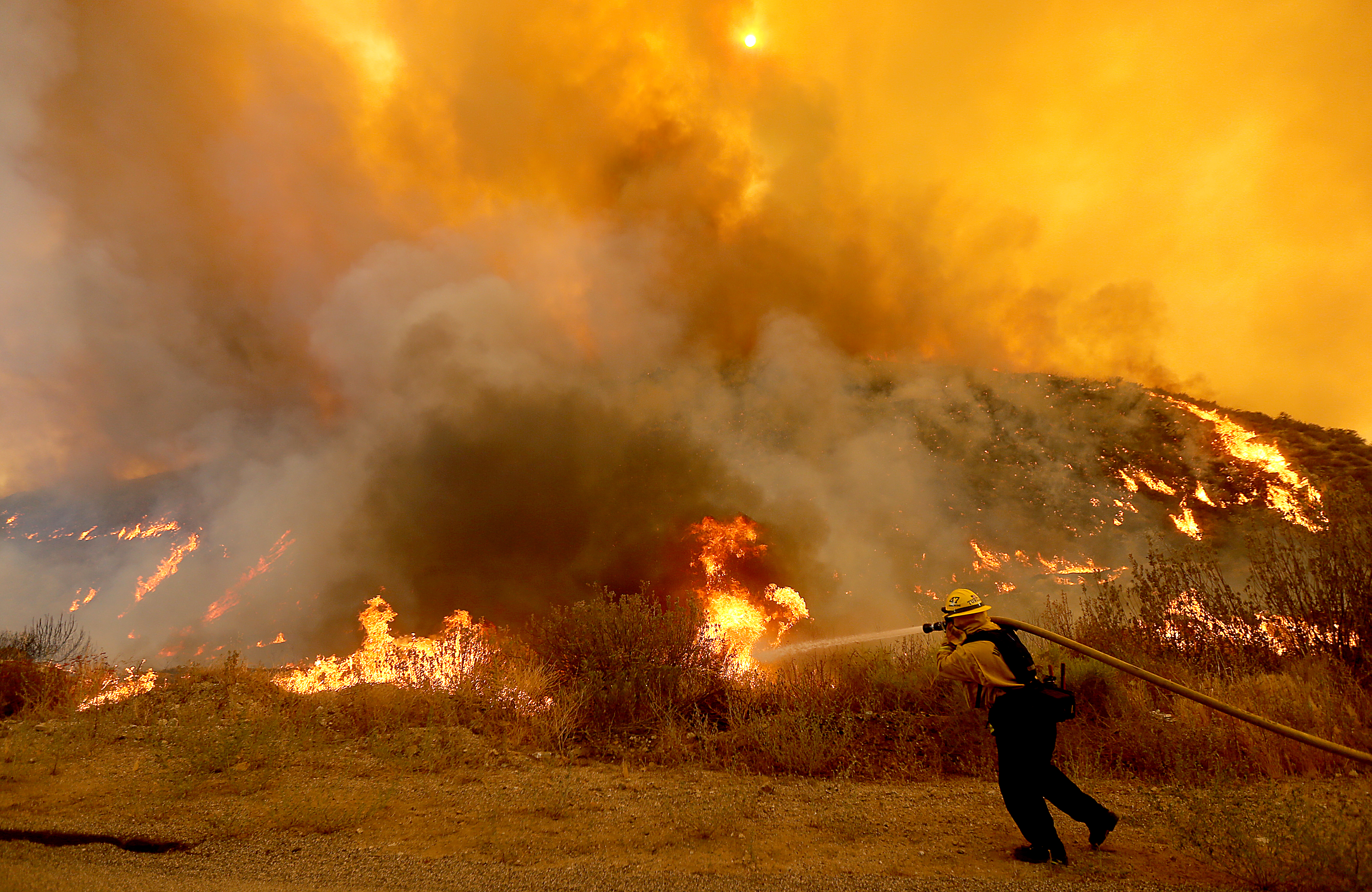 Fairview fire near Hemet that has killed 2 grows to 7,000 acres - Vimarsana News