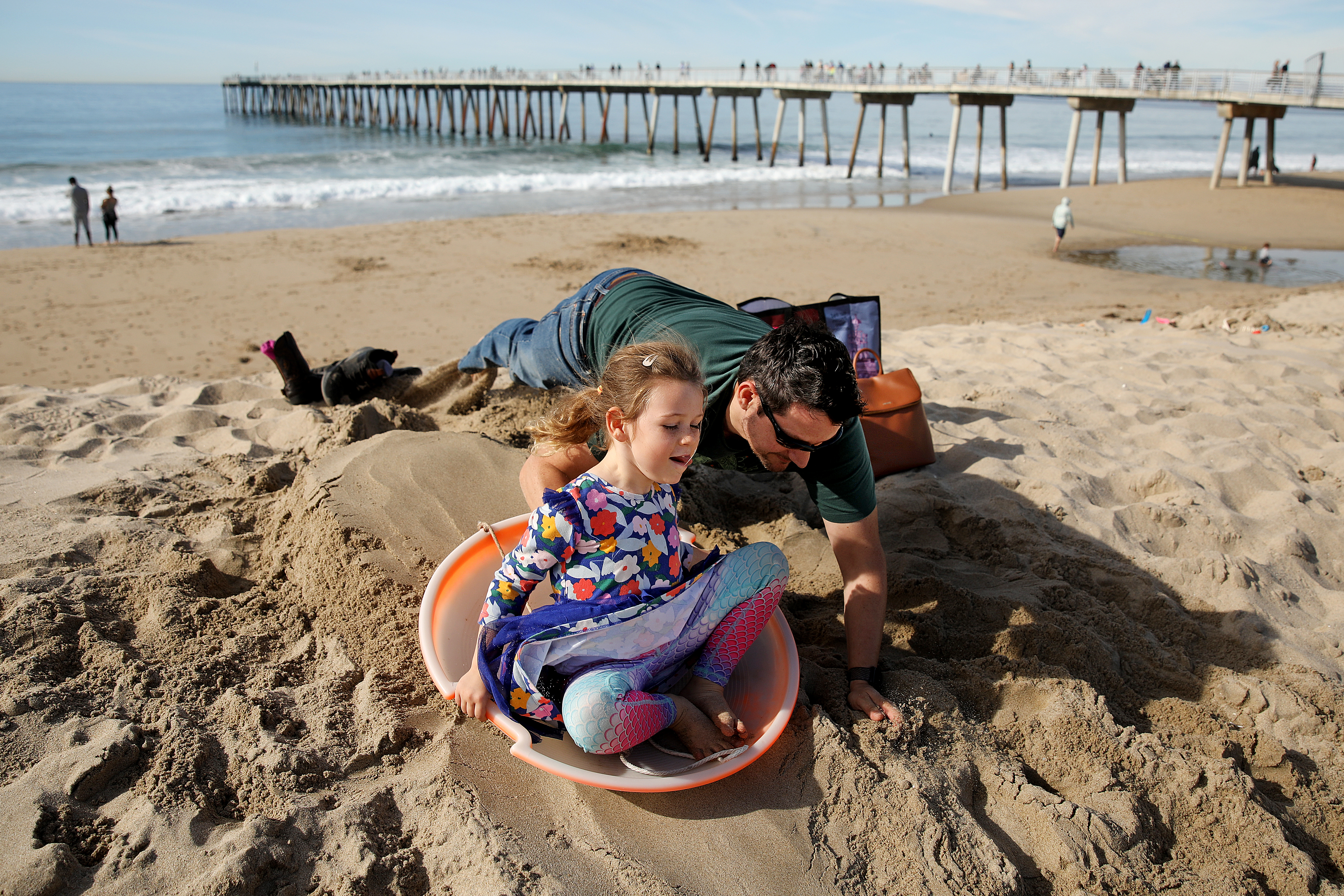 Christmas on the beach in L.A. as winter storm hits rest of U.S. - Vimarsana News
