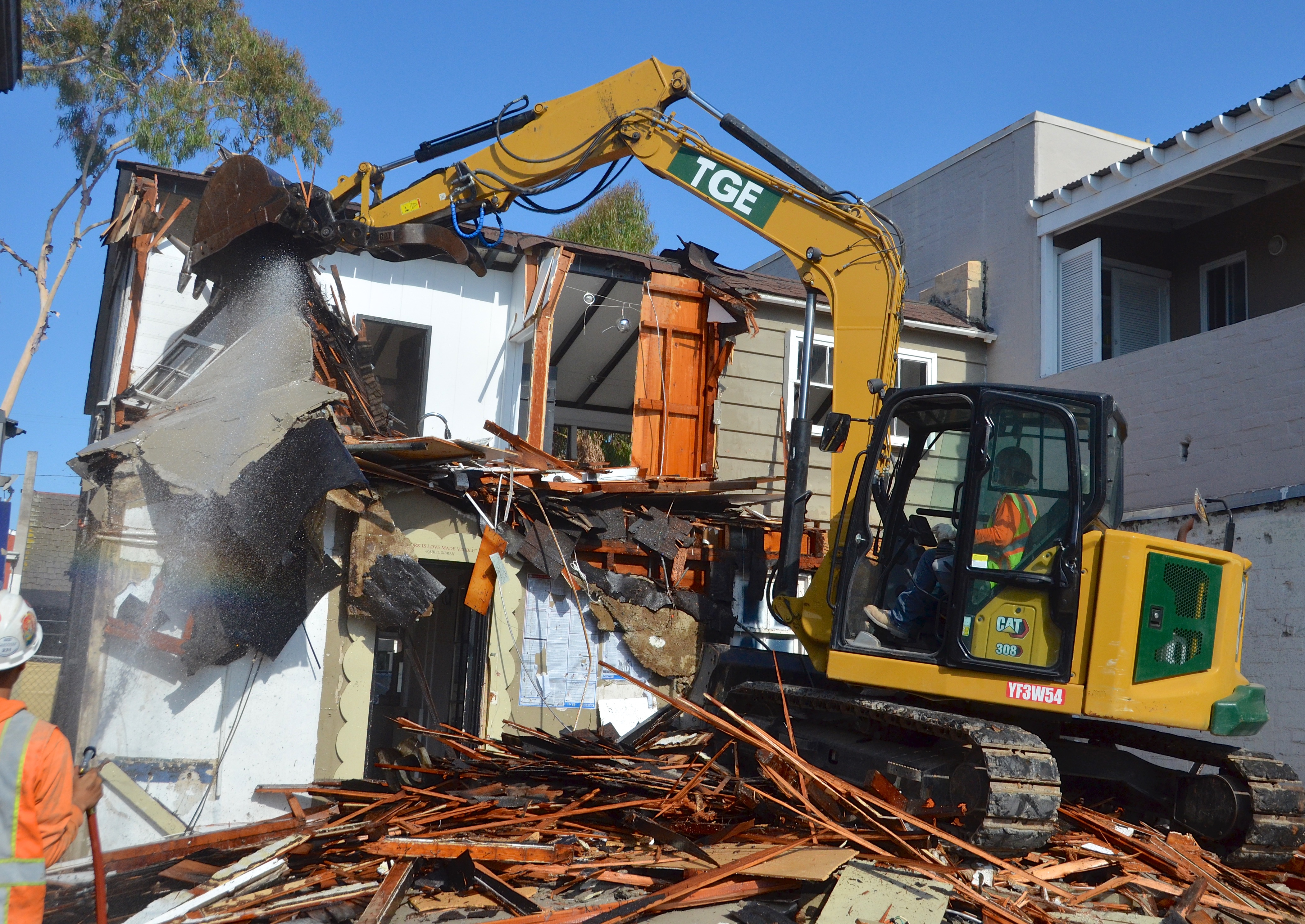 87-year-old building on Balboa Island now just a memory - Vimarsana News