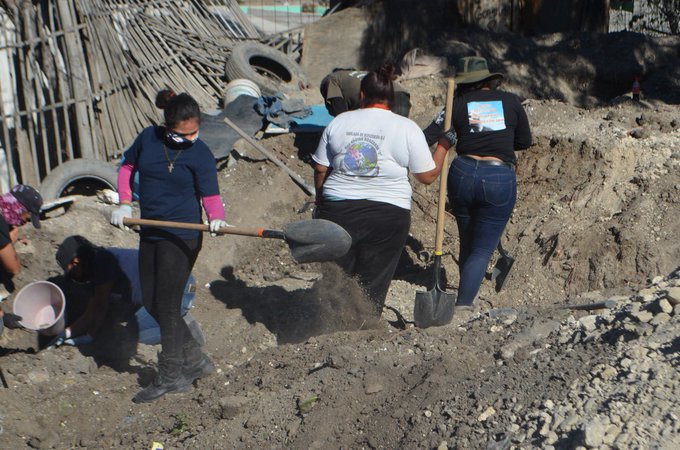 Mothers find a dozen bodies in a clandestine Tijuana gravesite - Vimarsana News