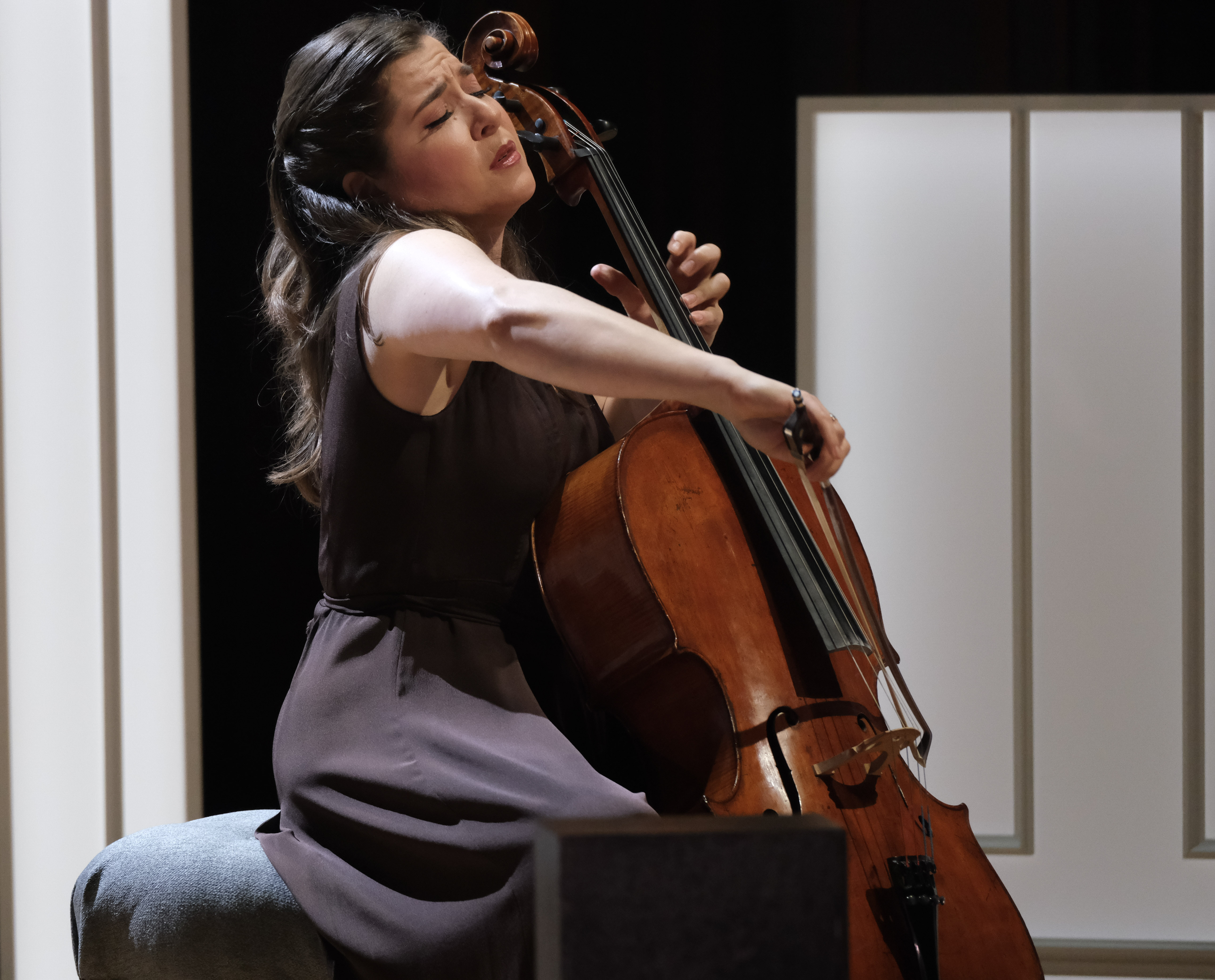 Review: Alisa Weilerstein's solo cello concert shuffle-plays Bach and recent composers - Vimarsana News