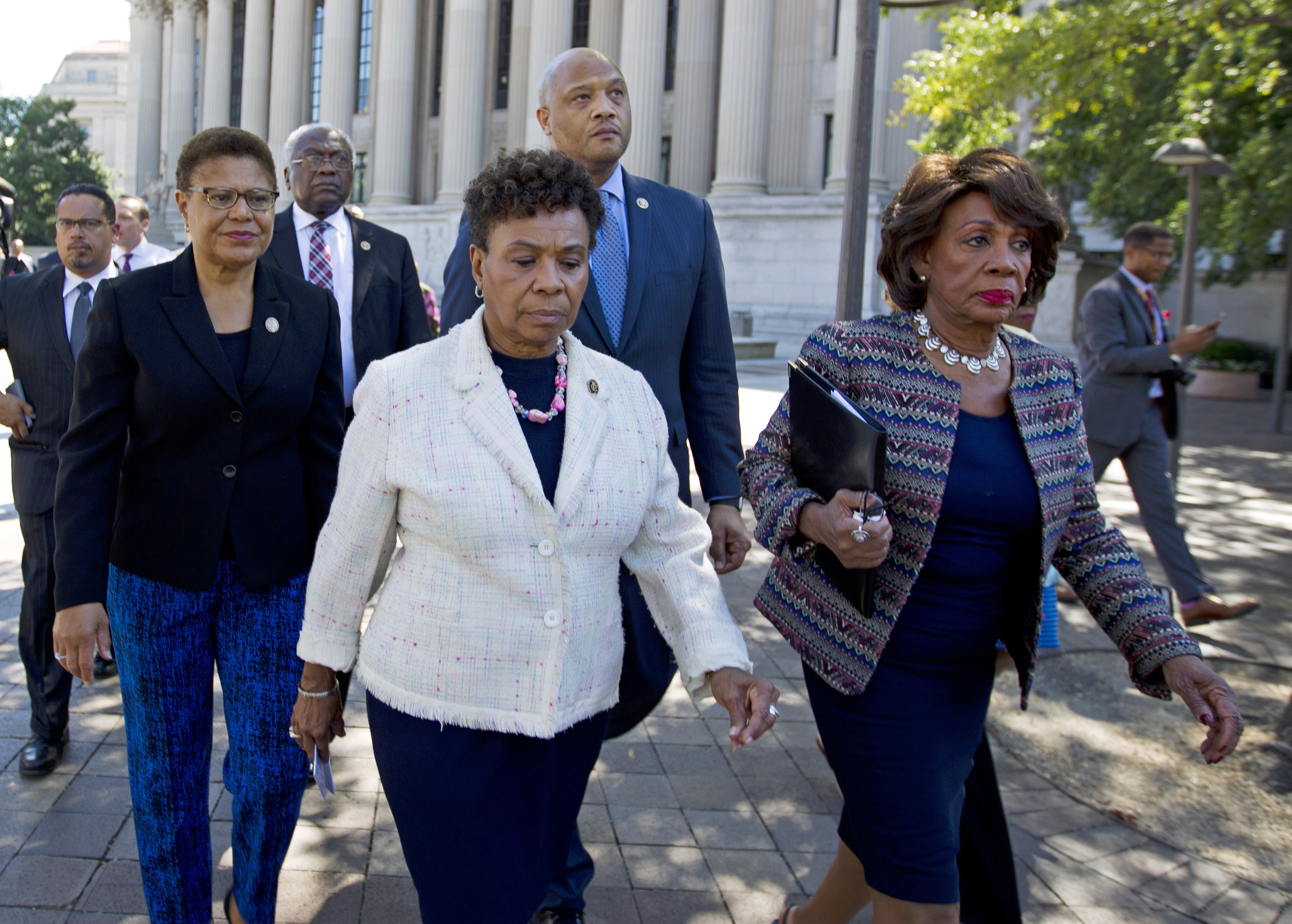 California Senate race: Karen Bass endorses Barbara Lee - Vimarsana News