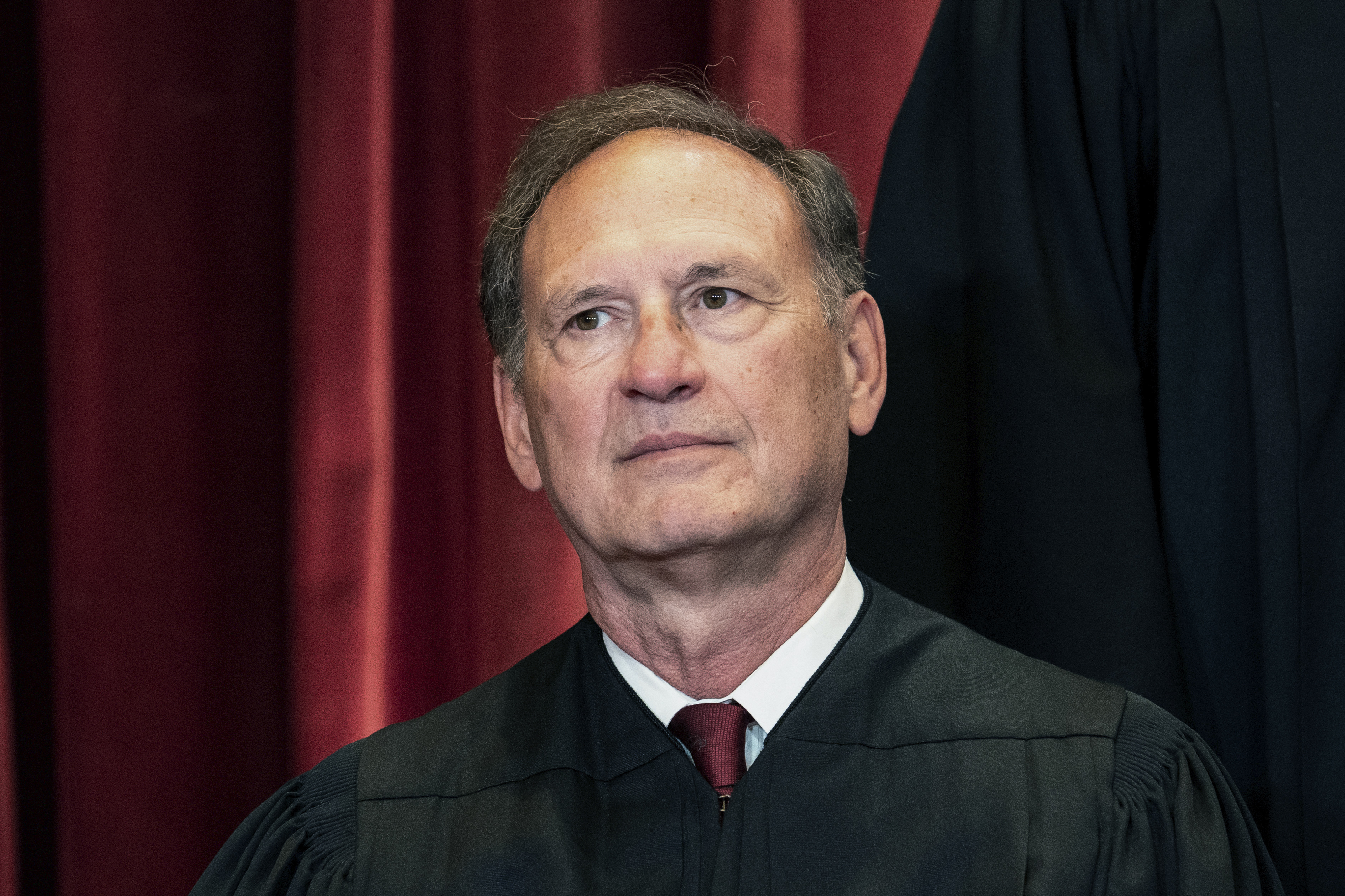 Alito was in the Army. His upside-down flag excuse isn't believable - Vimarsana News