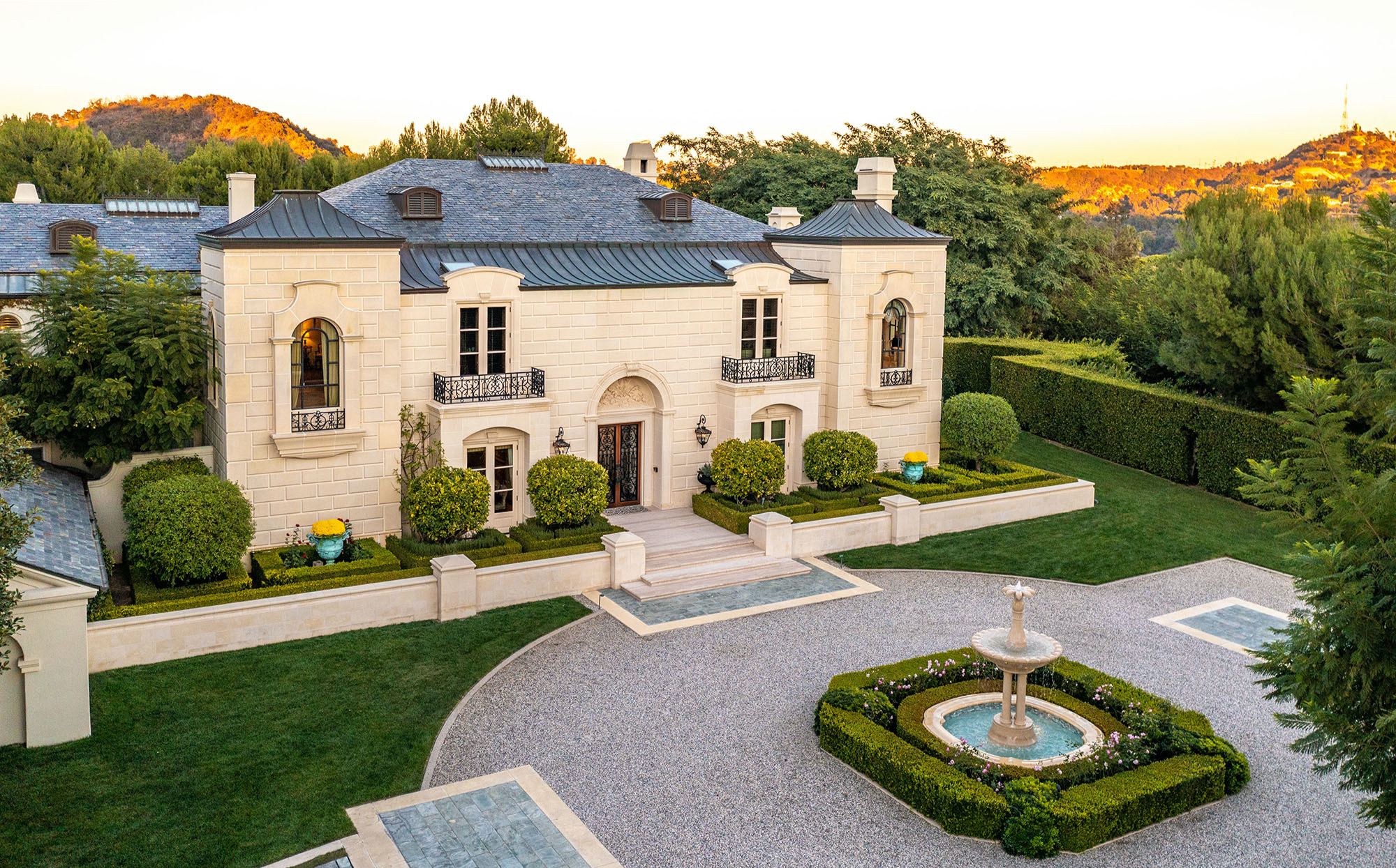 California Pizza Kitchen founder lists Beverly Park estate - Vimarsana News