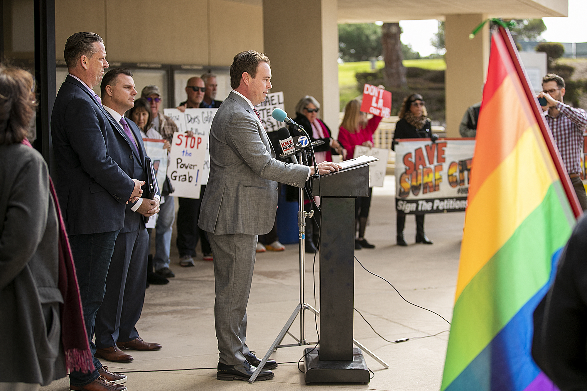 Huntington Beach vows to continue housing fight, despite state warnings - Vimarsana News