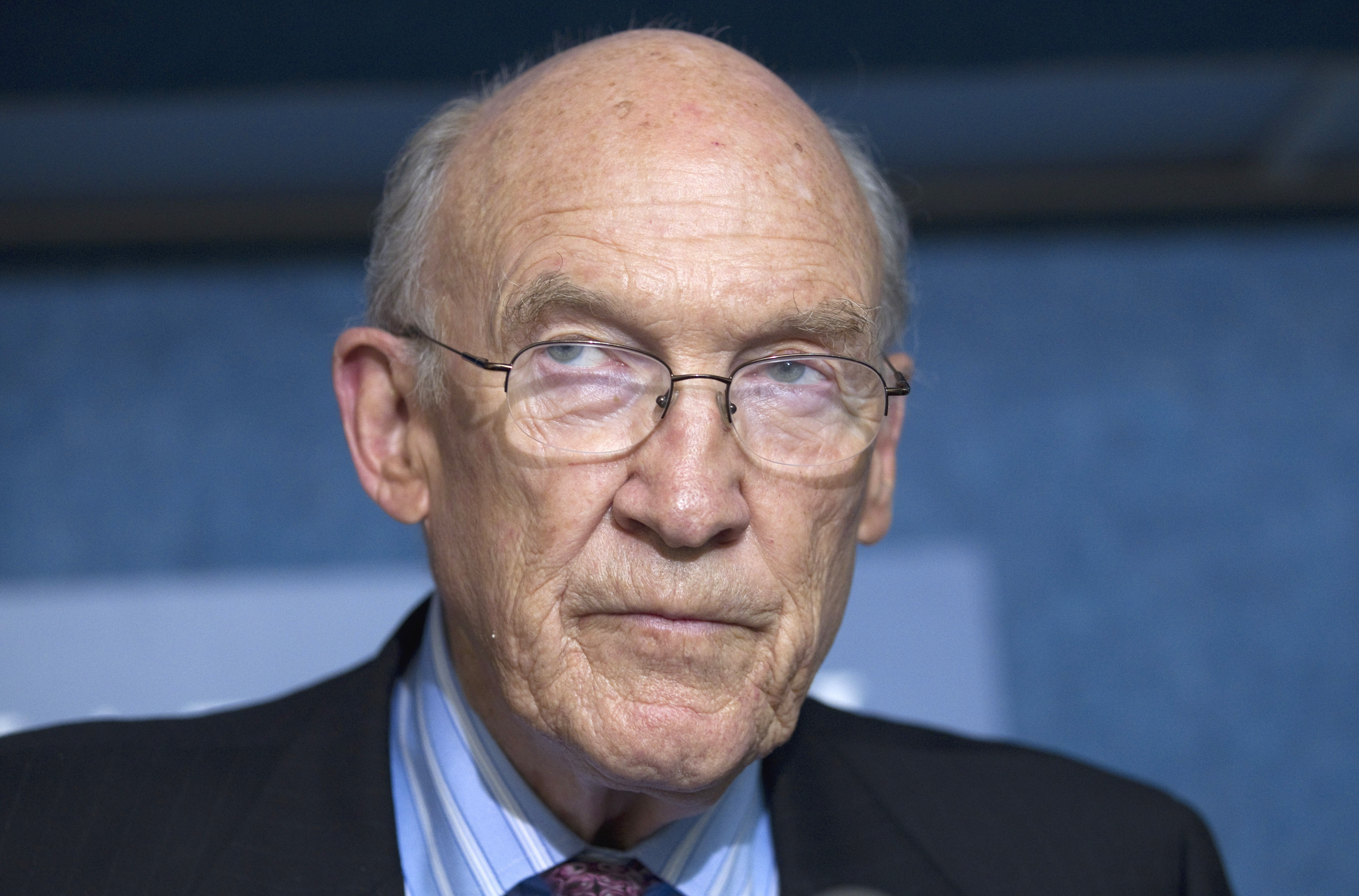 Column: Alan Simpson deserves no presidential honors - Vimarsana News