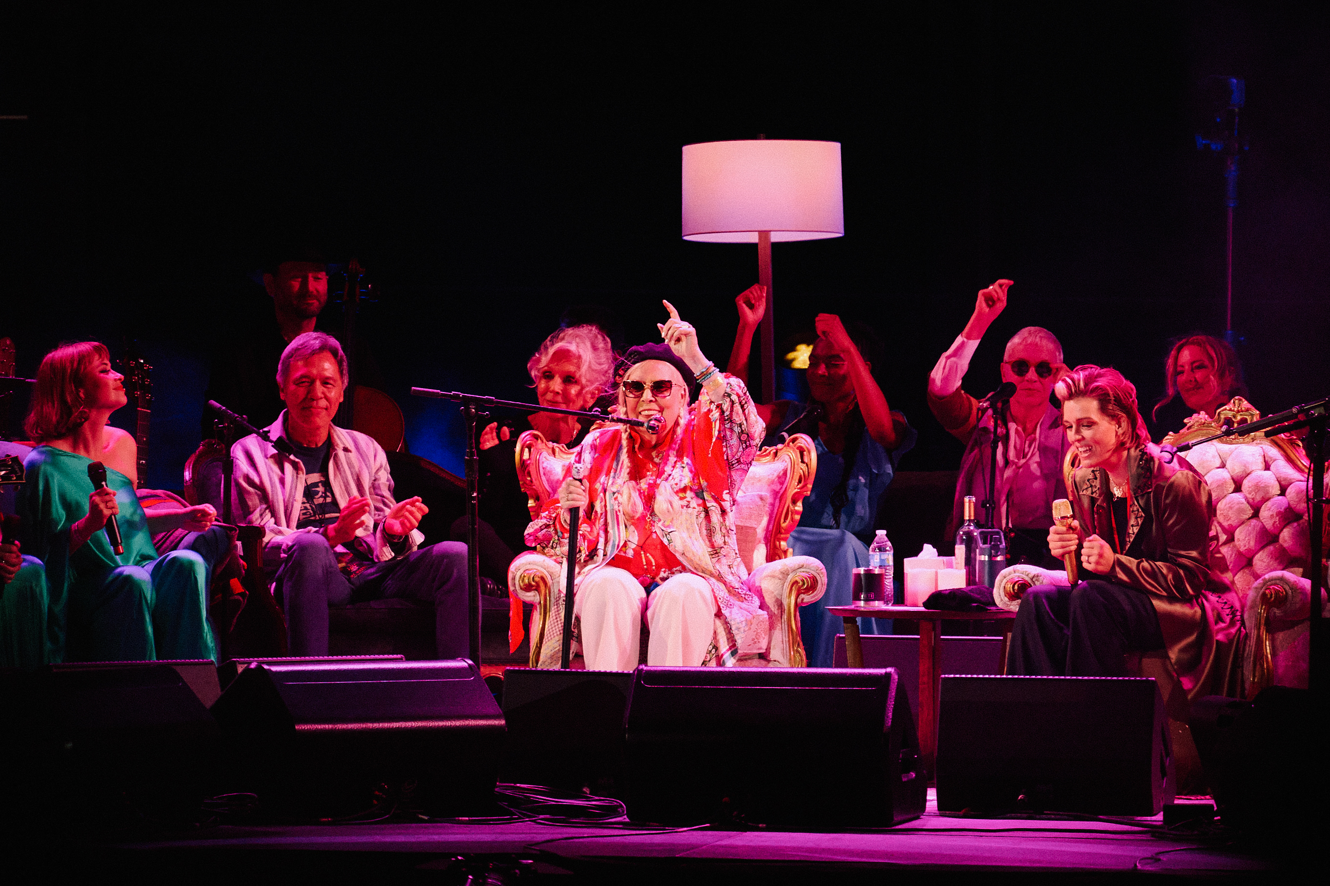 The 8 best things we saw at the historic Joni Mitchell concert at the Gorge - Vimarsana News