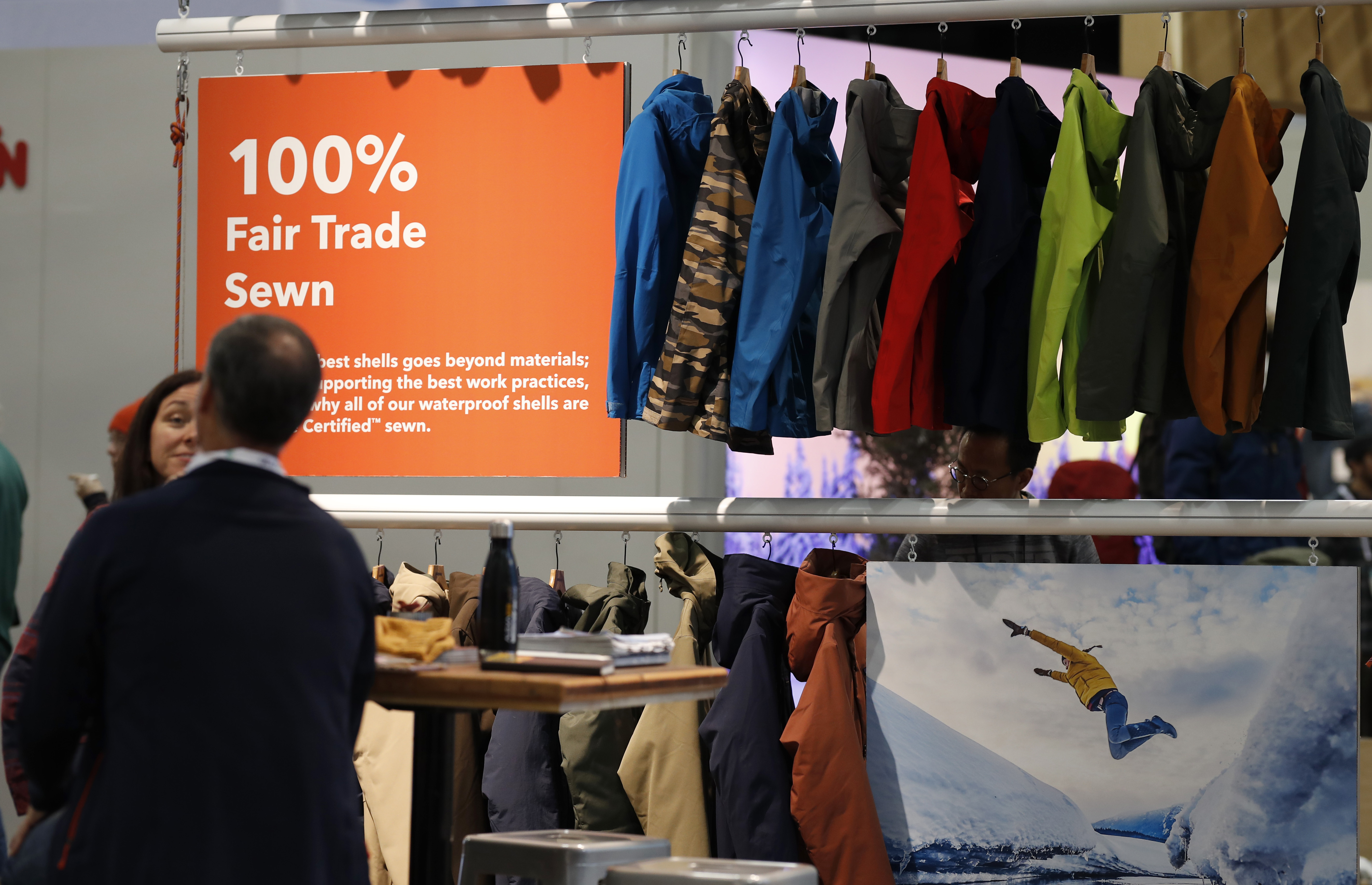 Patagonia, Lululemon and others seek raincoats without PFAs - Vimarsana News
