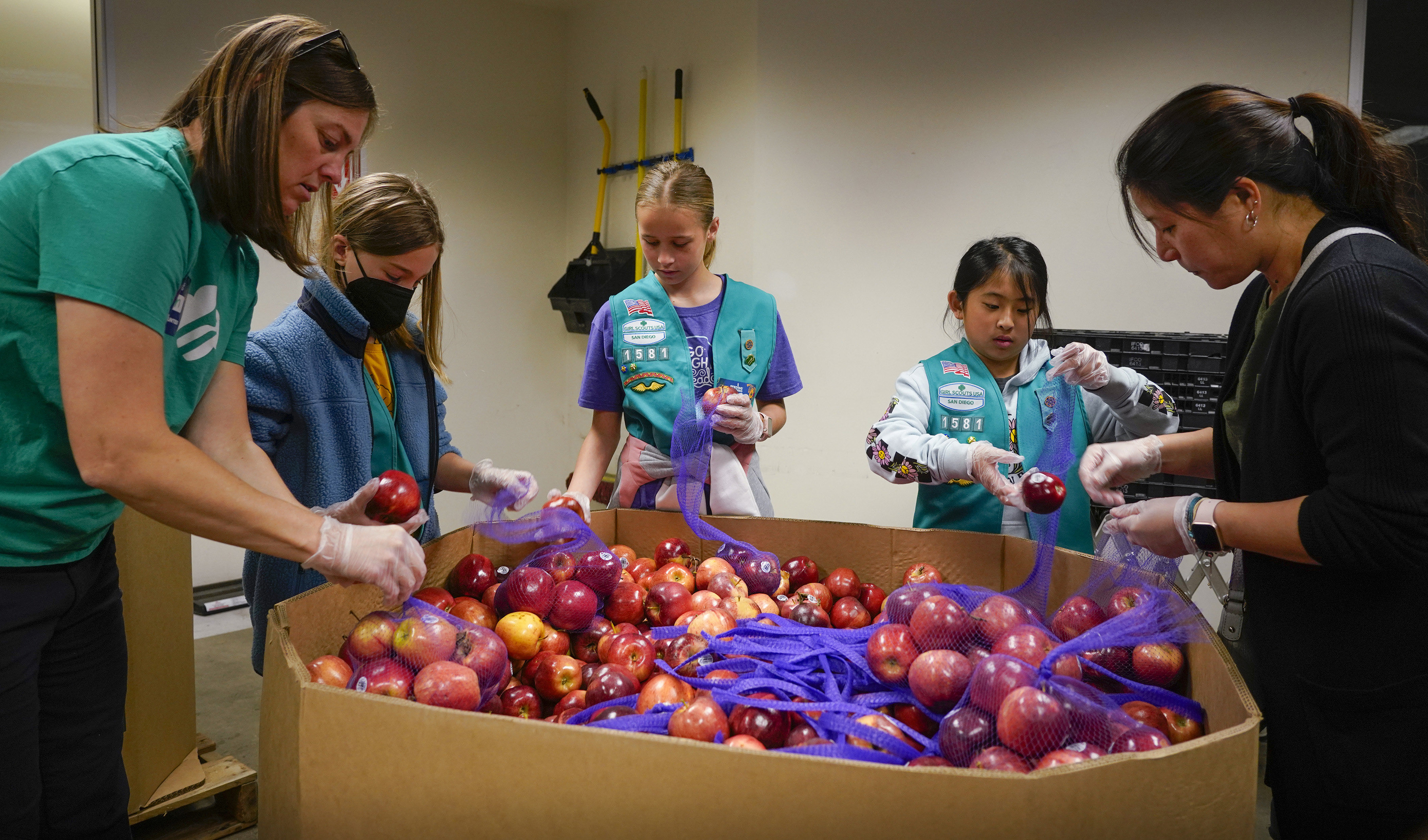 San Diego Girl Scouts volunteer to help prevent food waste - Vimarsana News