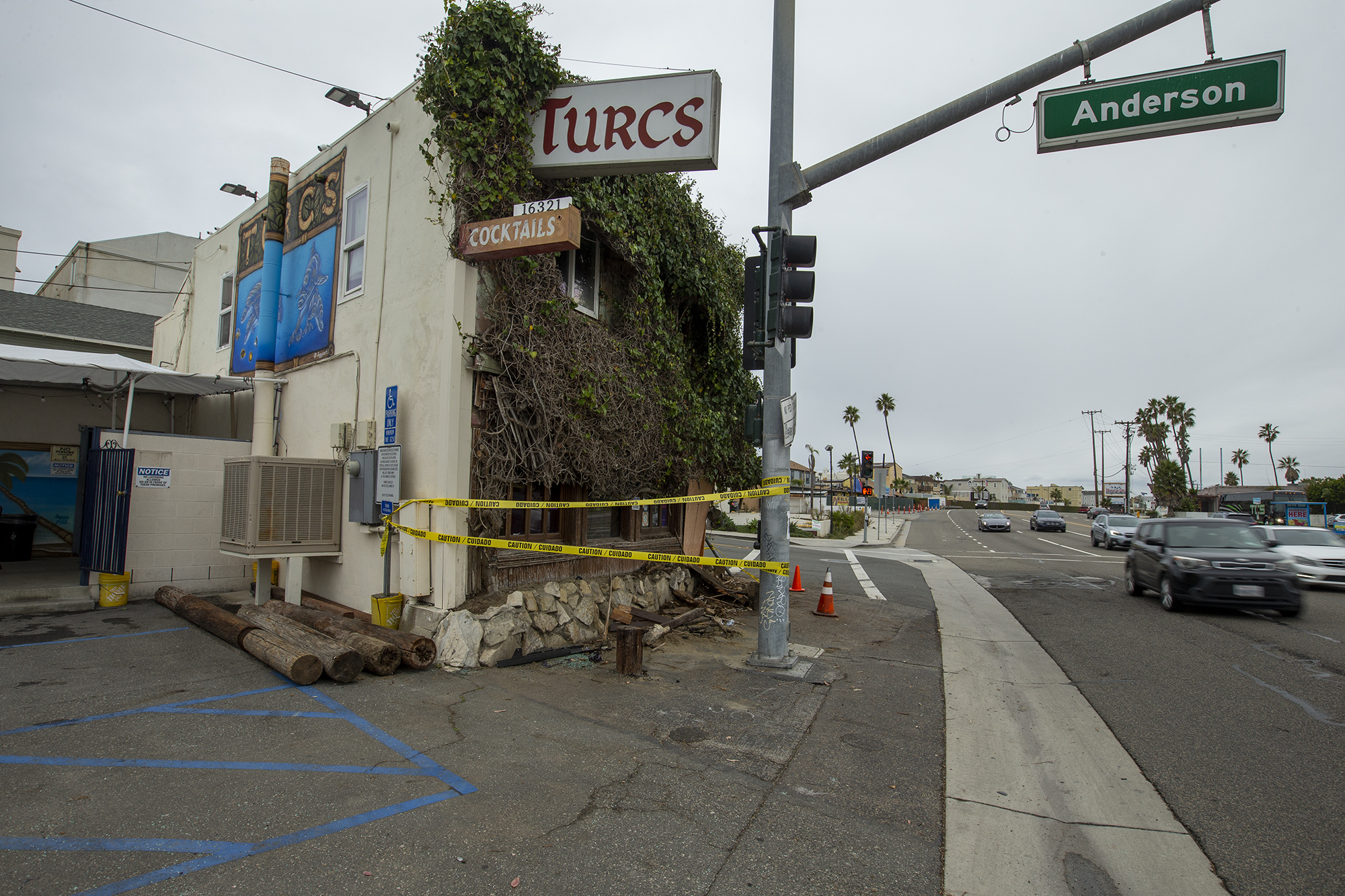 Car crashes into bar in Sunset Beach in spot famous for collisions - Vimarsana News