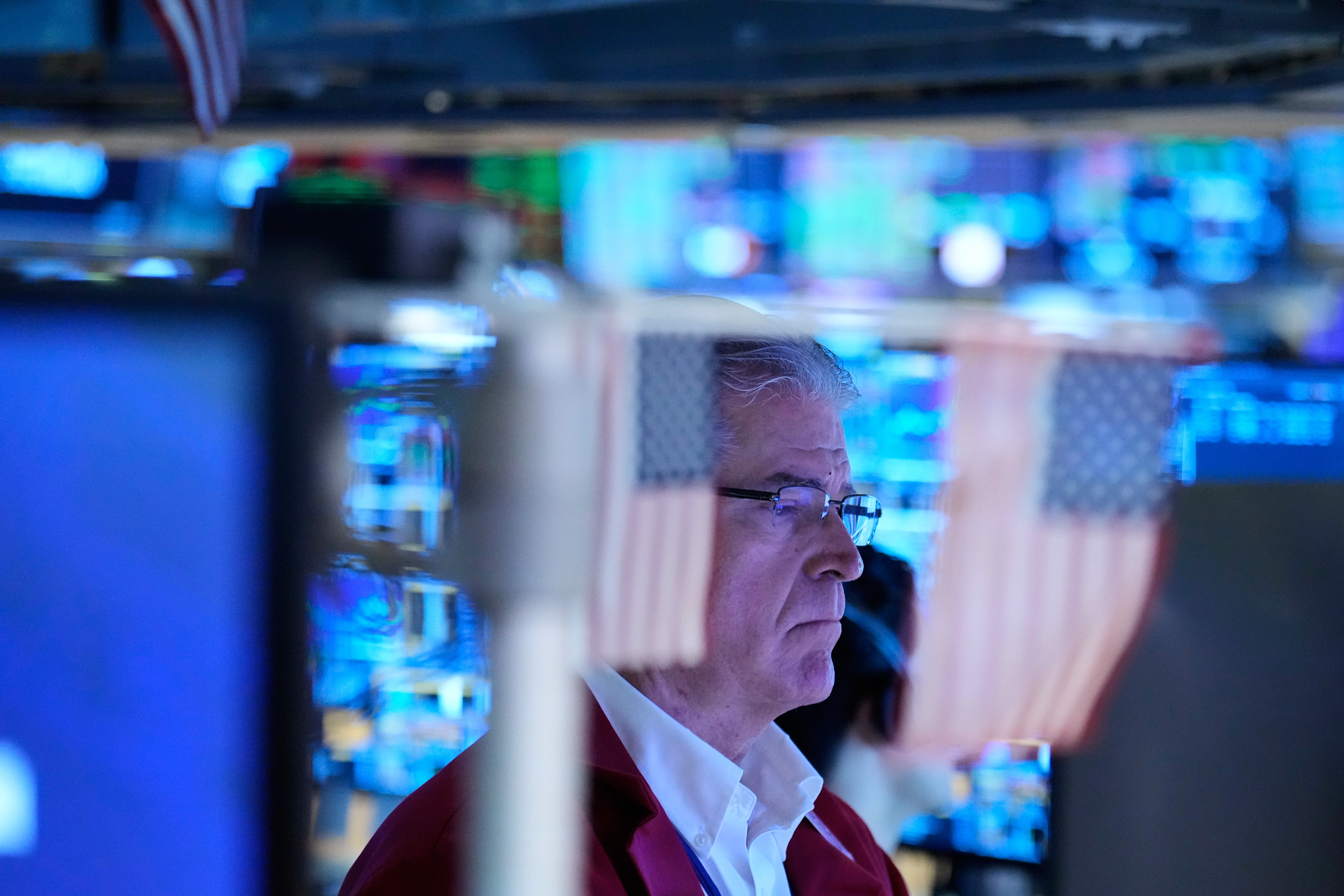 Swings in bond market shake markets worldwide as AI optimism boosts Wall Street