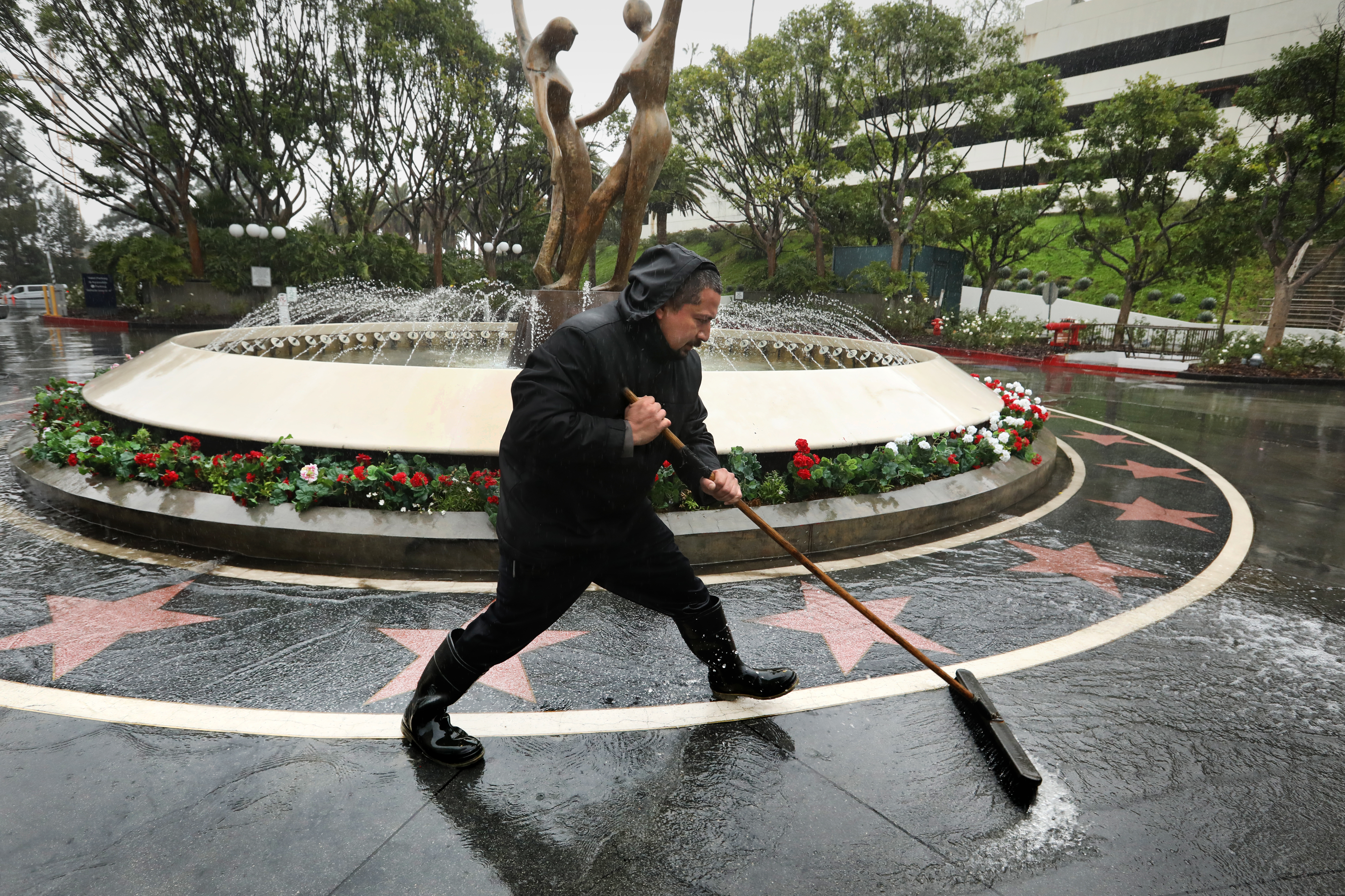 L.A. restaurants tackle flooding and closures amid storms, prepare for more rain this weekend - Vimarsana News