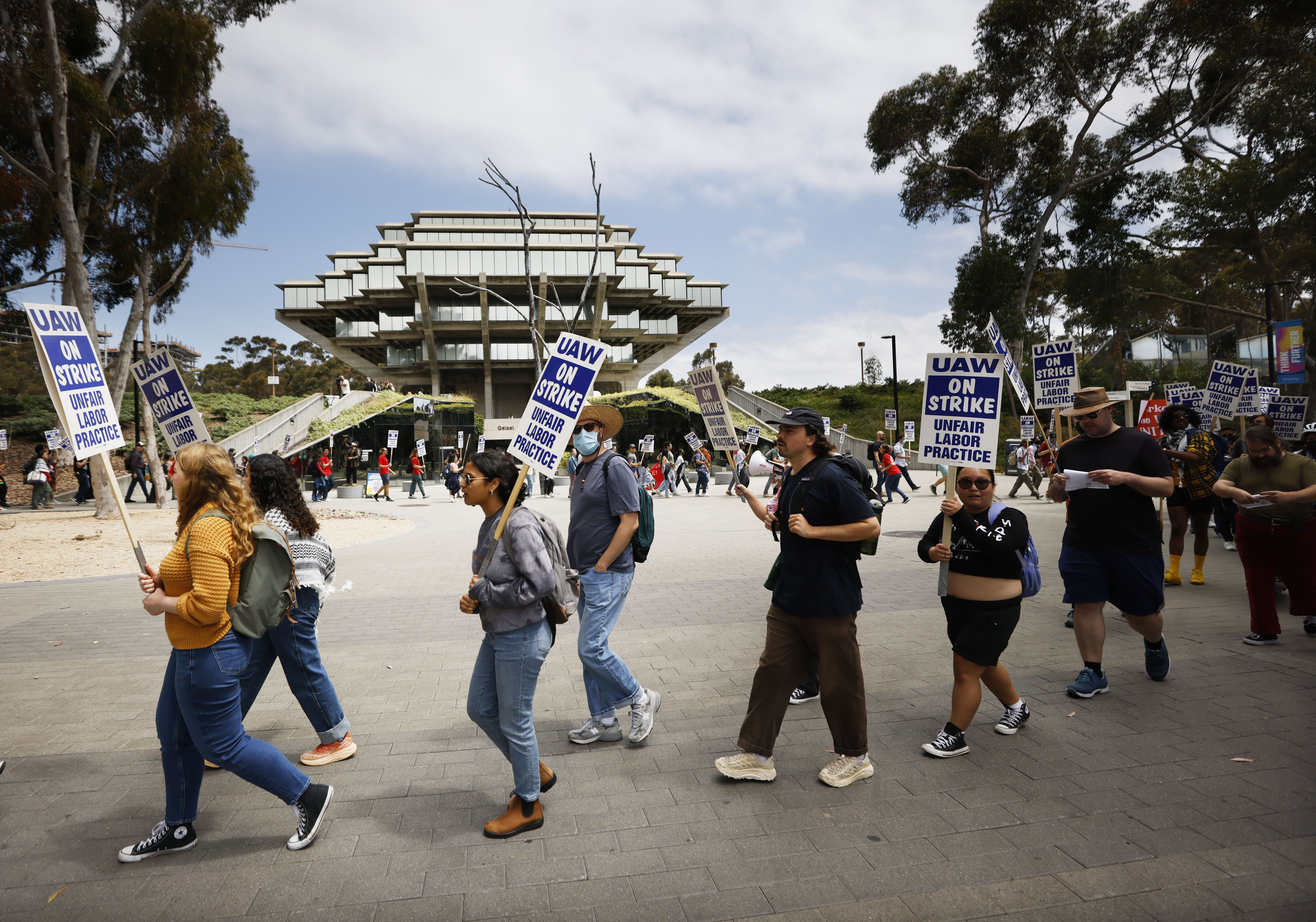 Judge orders halt to strike by UCSD academic workers protesting response to pro-Palestinian demonstrations - Vimarsana News