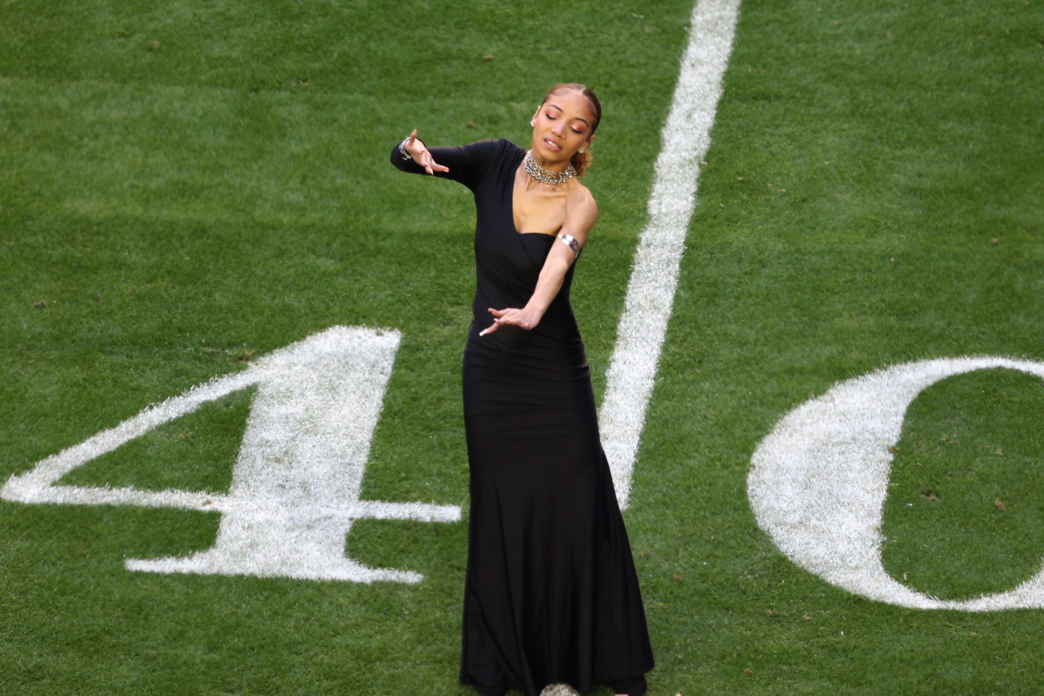Rihanna, ASL performer Justina Miles praised at Super Bowl - Vimarsana News