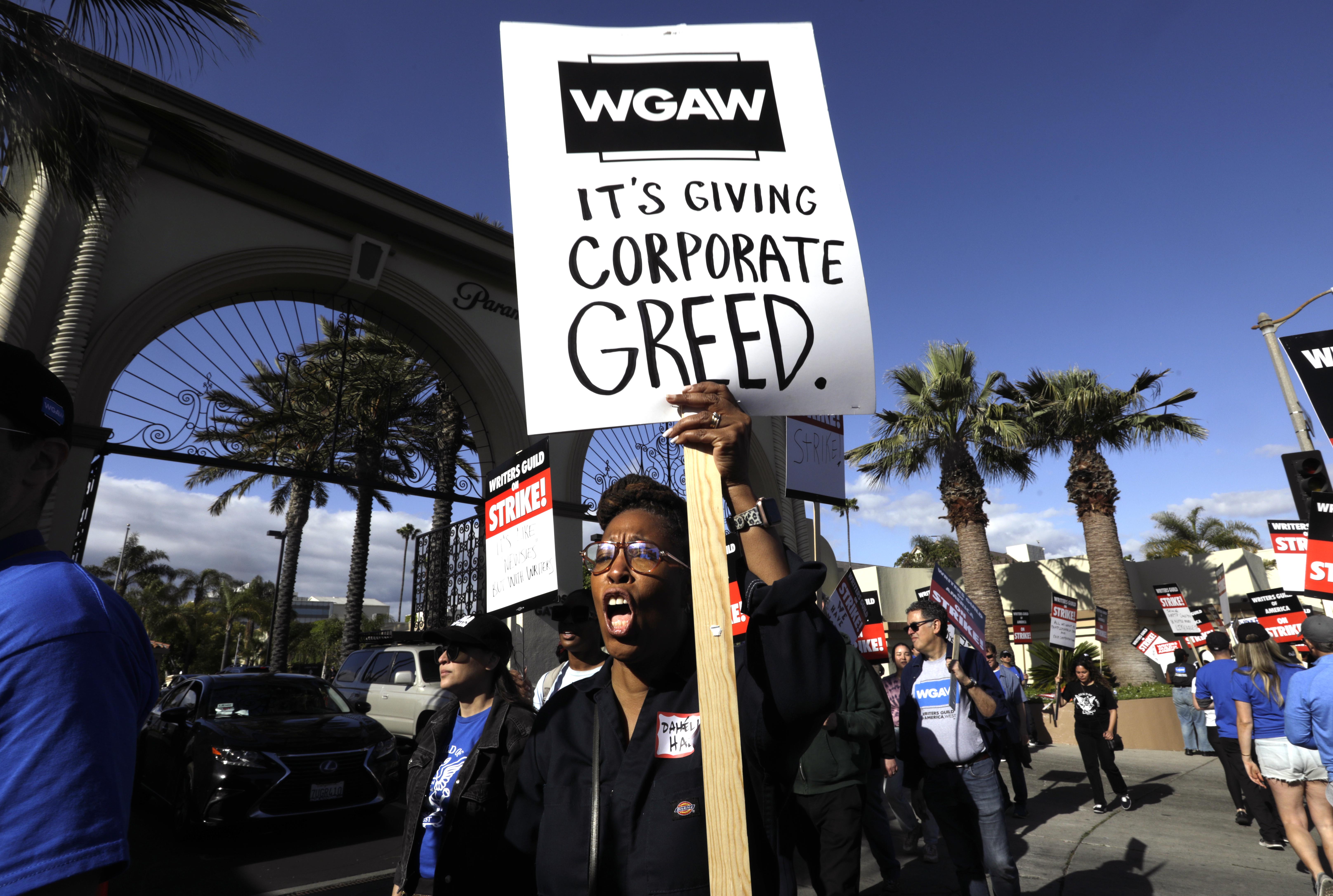 Photos: Hollywood writers strike - Los Angeles Times - Vimarsana News
