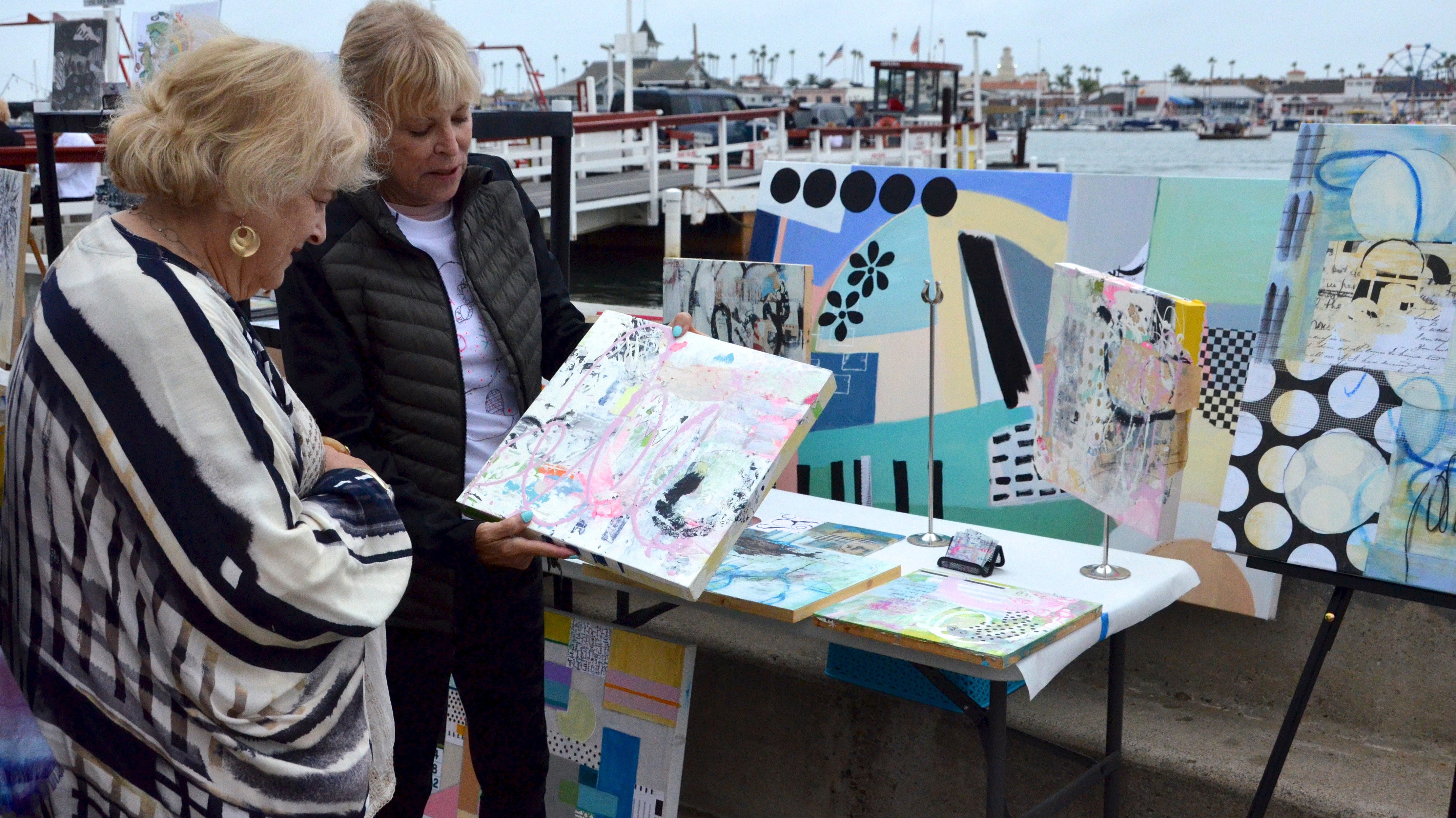 Balboa Island ArtWalk, canceled last year, makes return to the seaside community - Vimarsana News