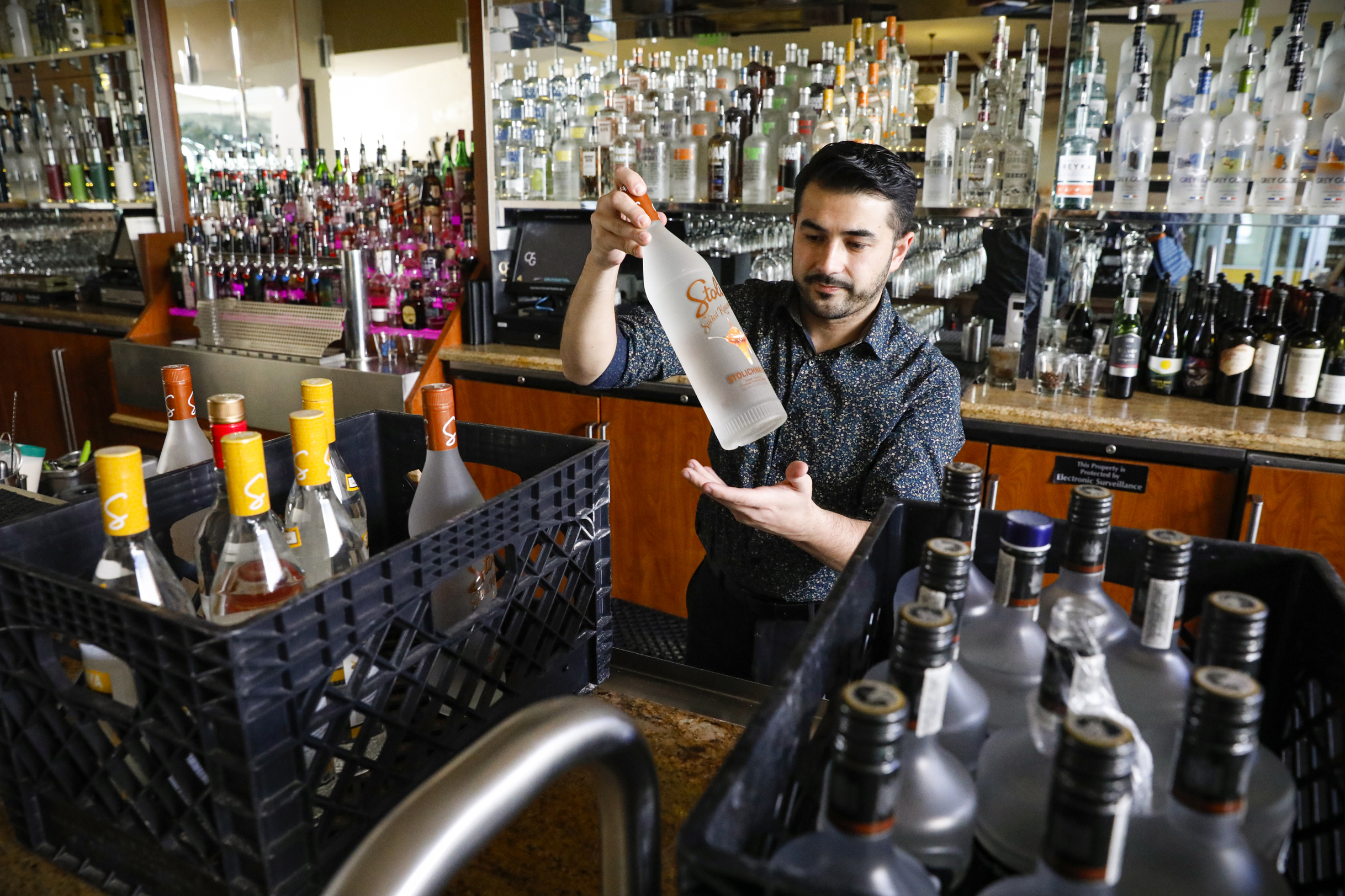 San Diego restaurants pull Russian vodka and wear flags of solidarity to protest war in Ukraine - Vimarsana News