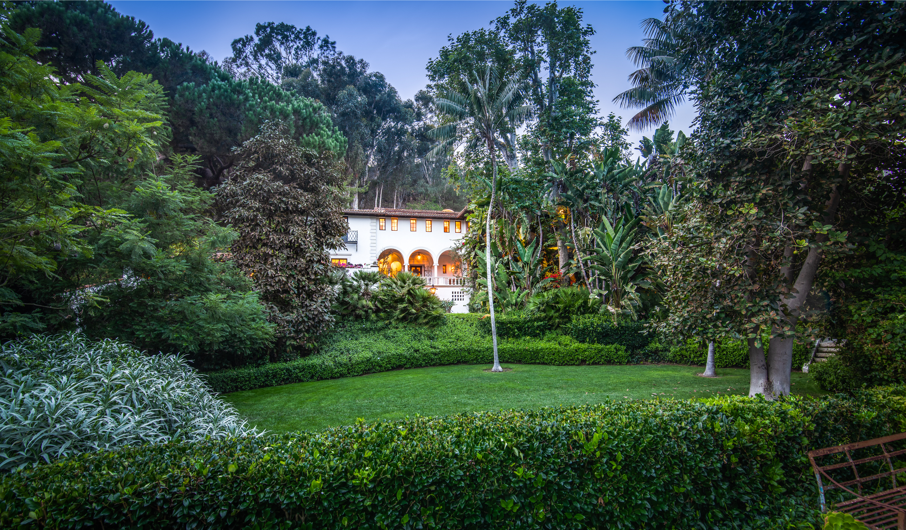 Real Estate newsletter: A bizarre mansion with a shady past - Vimarsana News