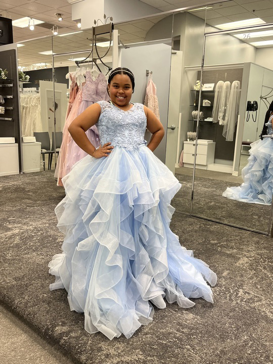 Two L.A. students go to Oscars thanks to Alicia Keys' hairstylist, donated dresses - Vimarsana News