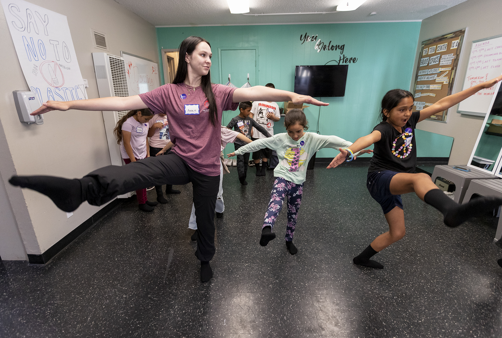 Kids at Costa Mesa Shalimar center learn more than moves in 'Dancing for Difference' - Vimarsana News