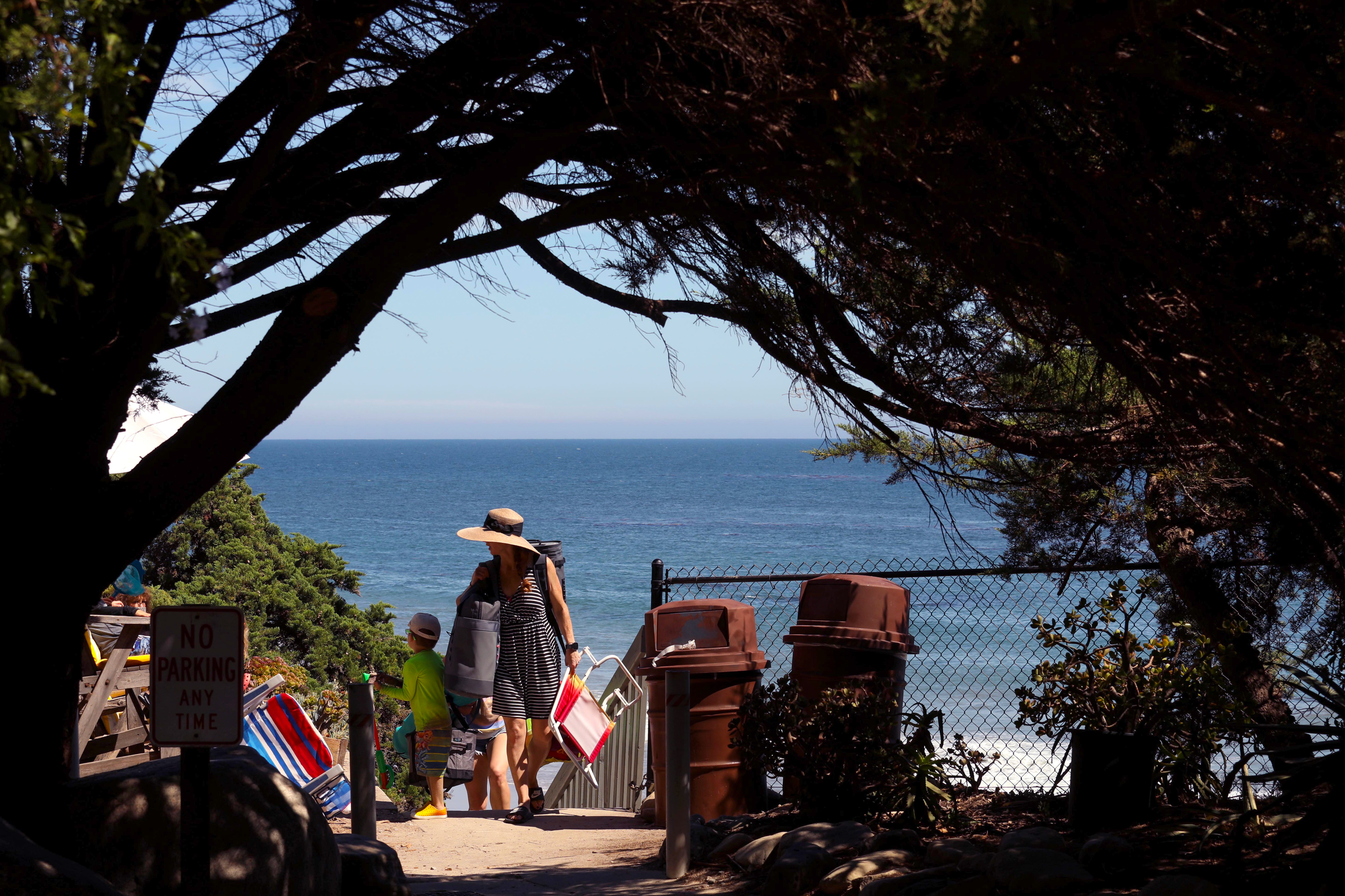 Malibu takes down beach access signs - Los Angeles Times - Vimarsana News