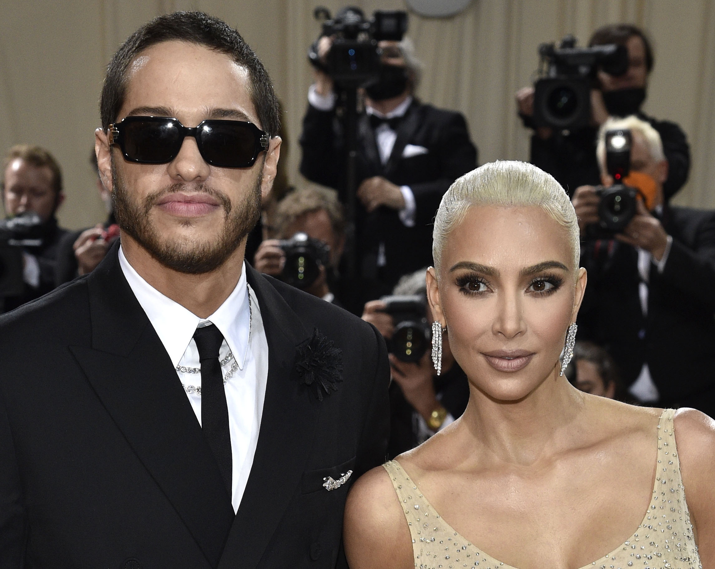 Pete Davidson's tattoo of Kardashian 'SNL' kiss isn't so new - Vimarsana News