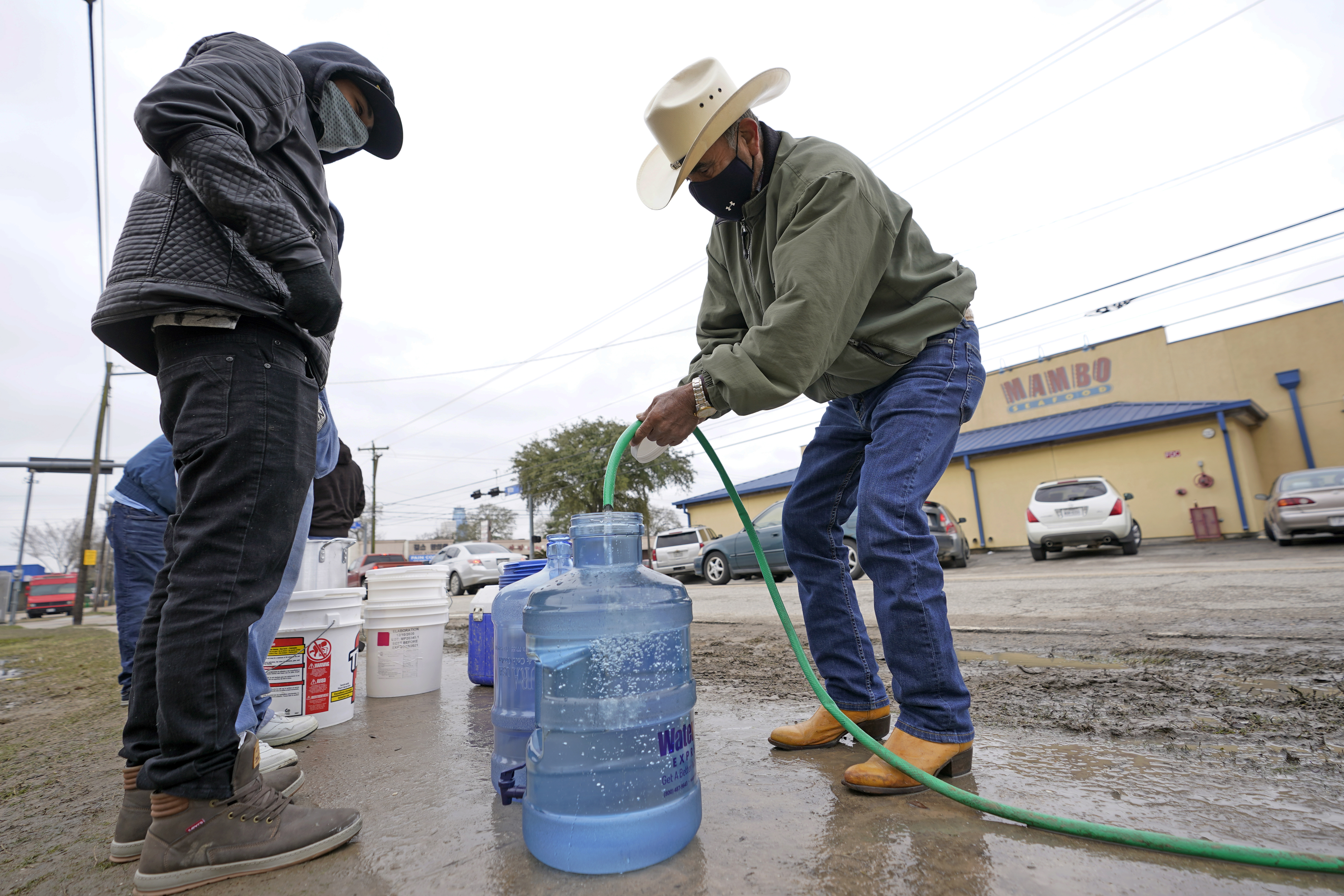 As Ted Cruz travels, mutual aid groups step up in Texas - Vimarsana News