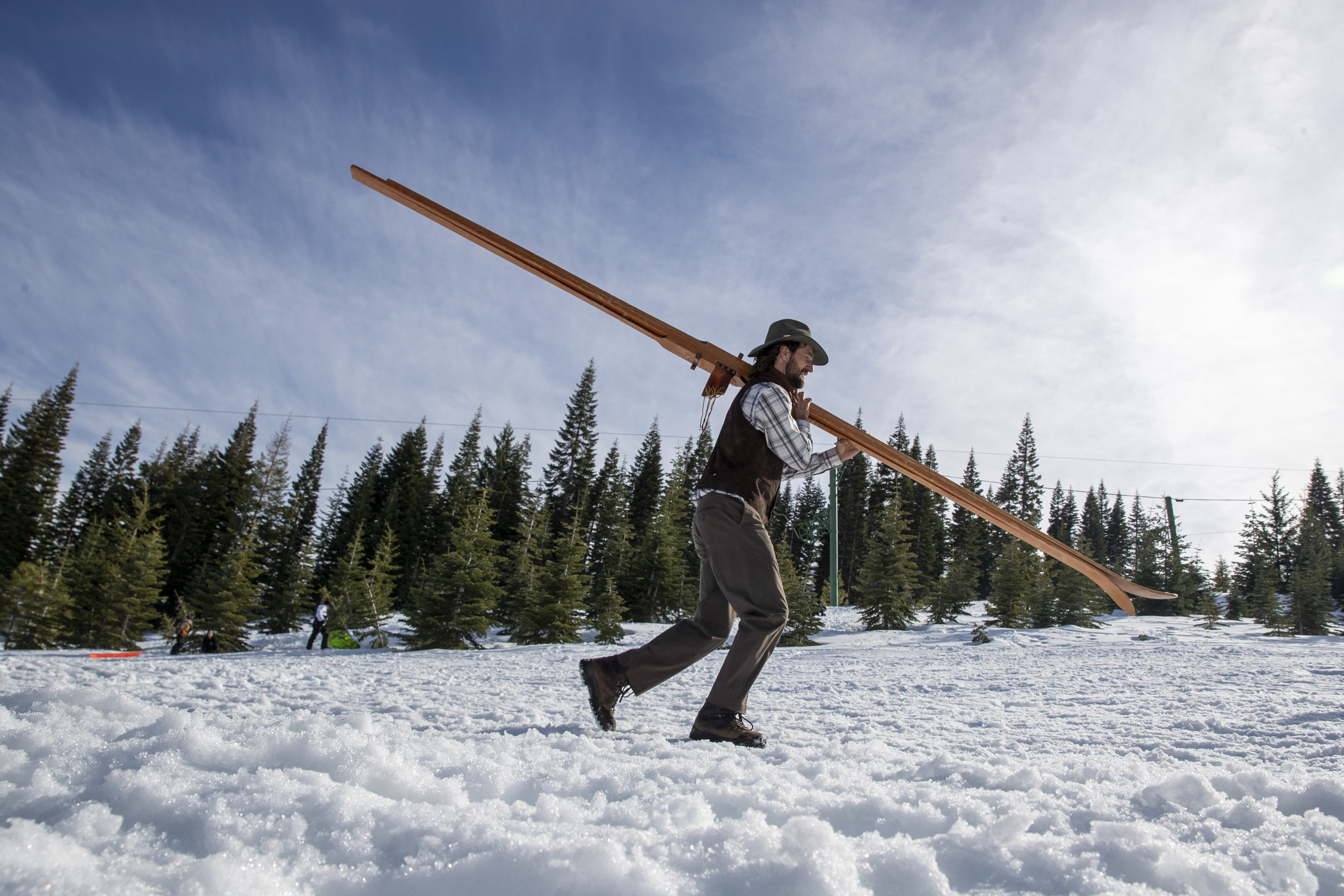 Longboard ski racing returns to its California birthplace - Vimarsana News
