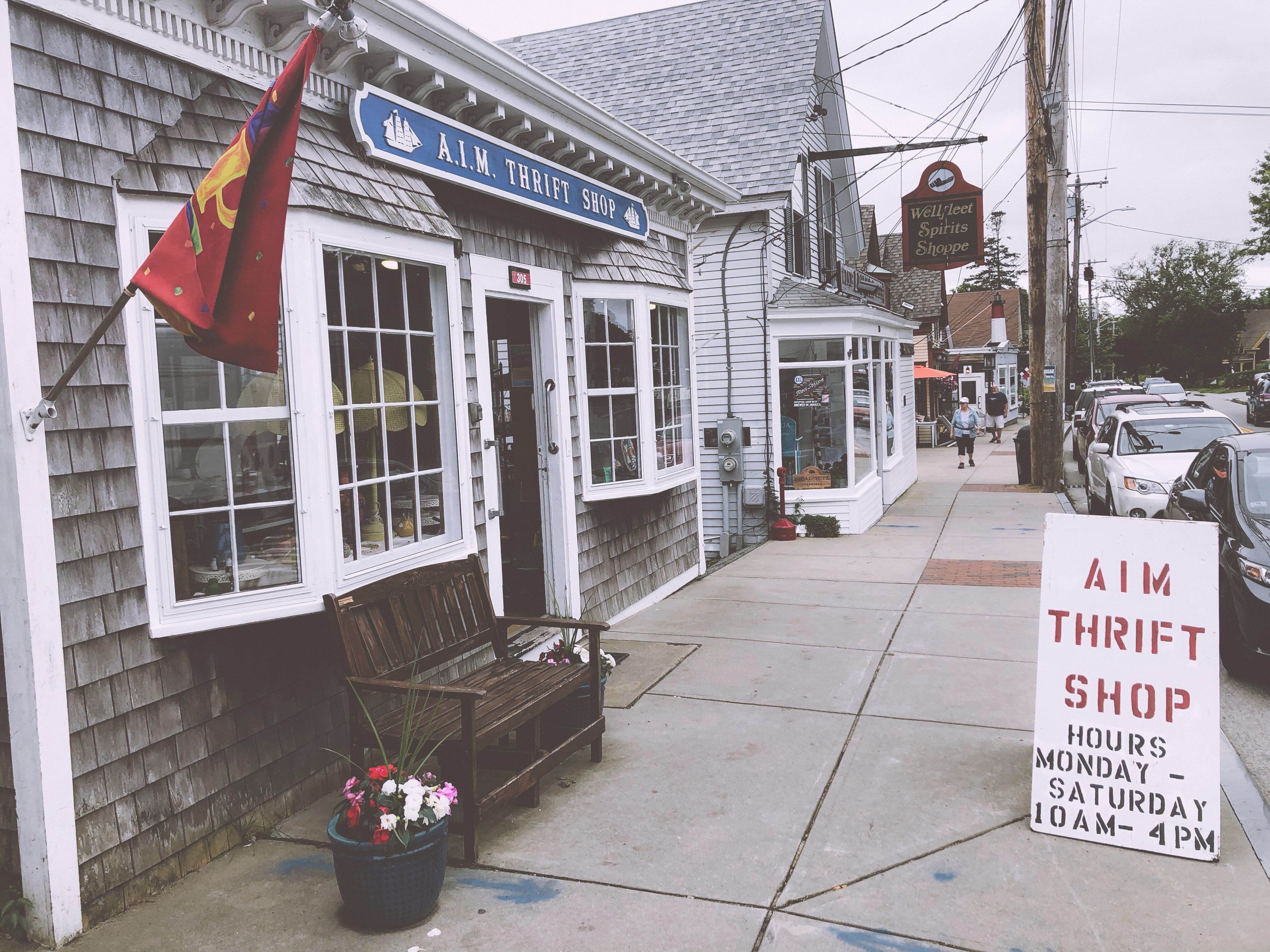 Thrift-shopping on vacation offers taste of the region - Vimarsana News