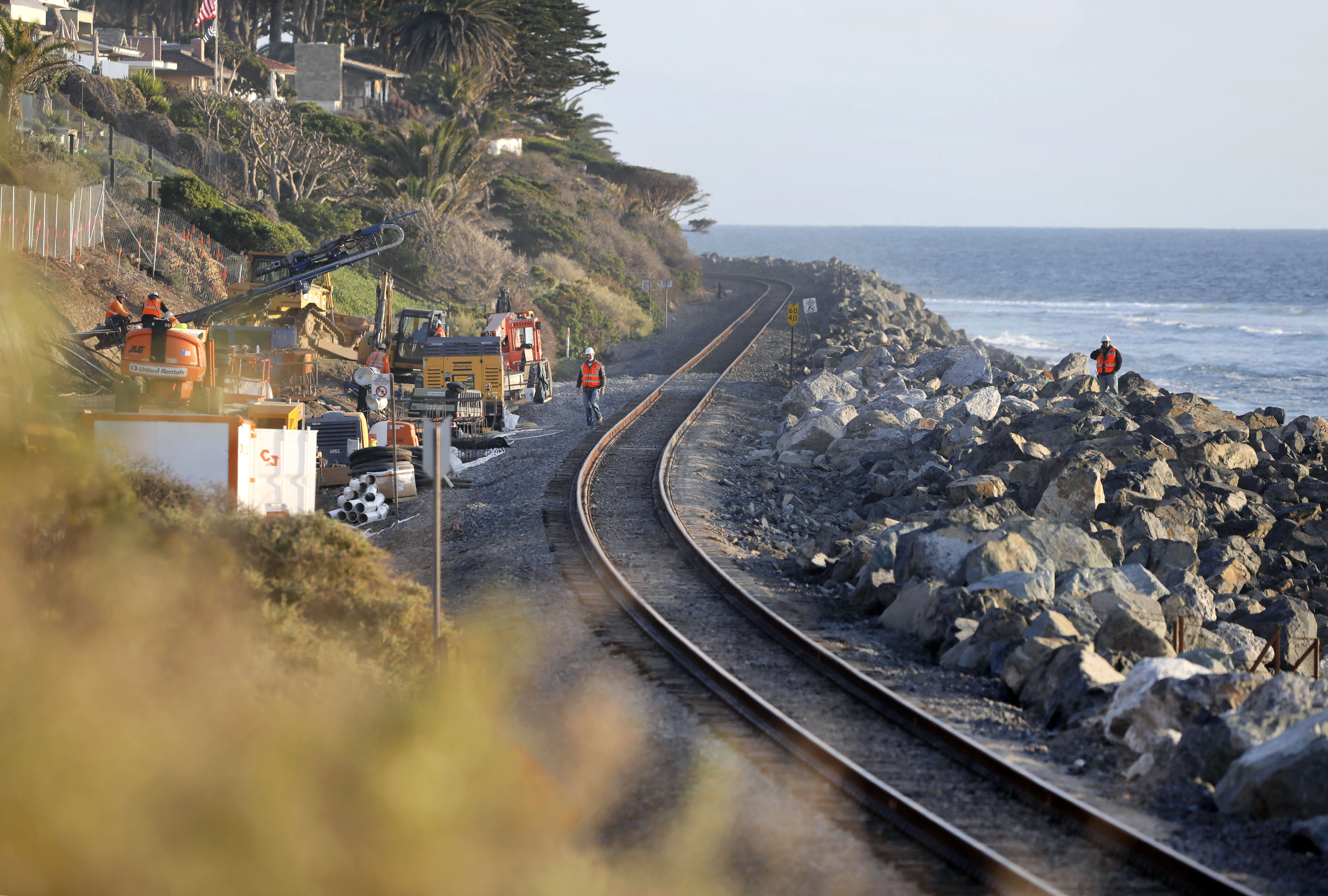 Freight traffic temporarily suspended at San Clemente railroad repair site as hillside continues to move - Vimarsana News