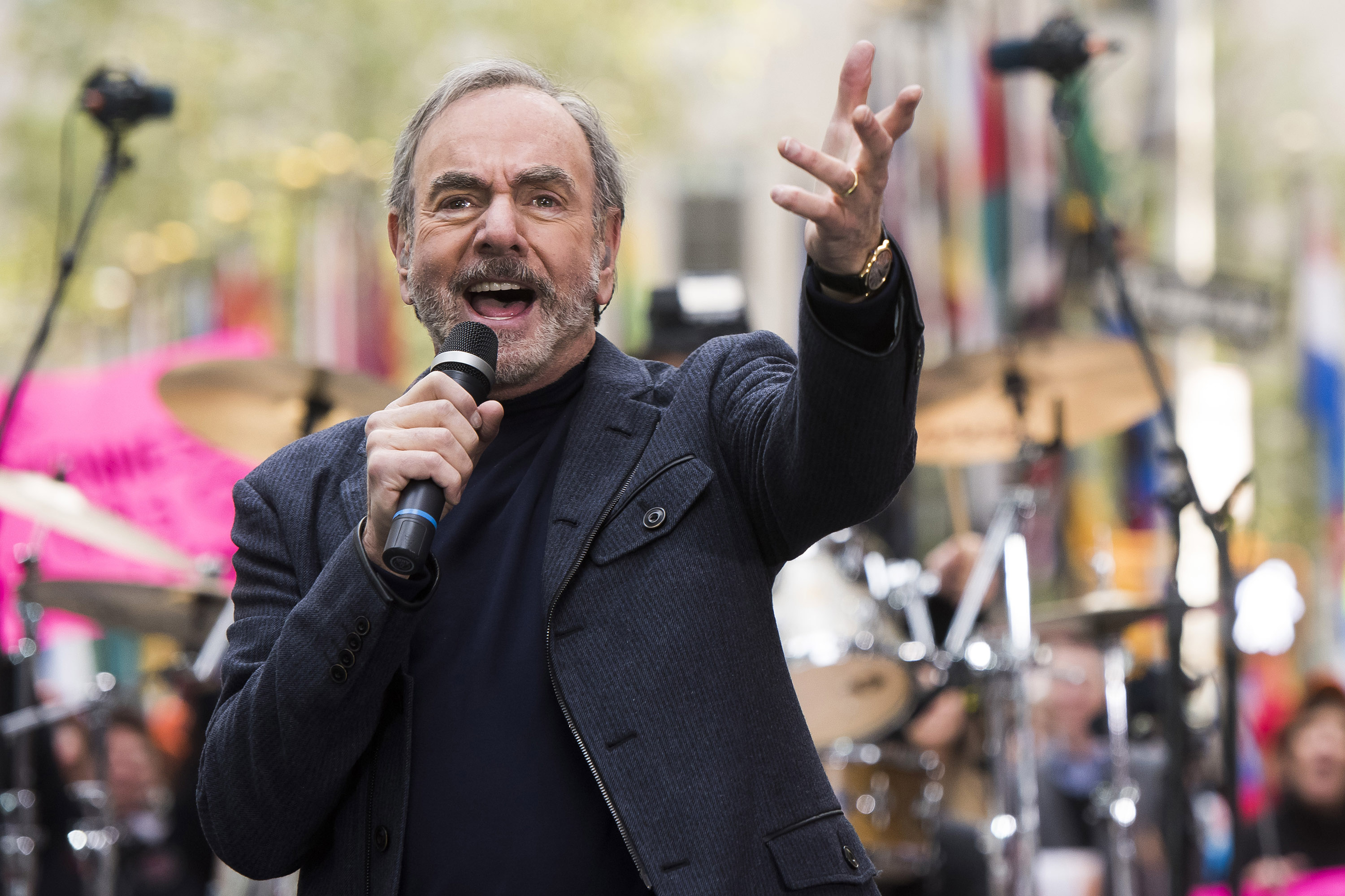 Neil Diamond opens up about his Parkinson's diagnosis - Vimarsana News