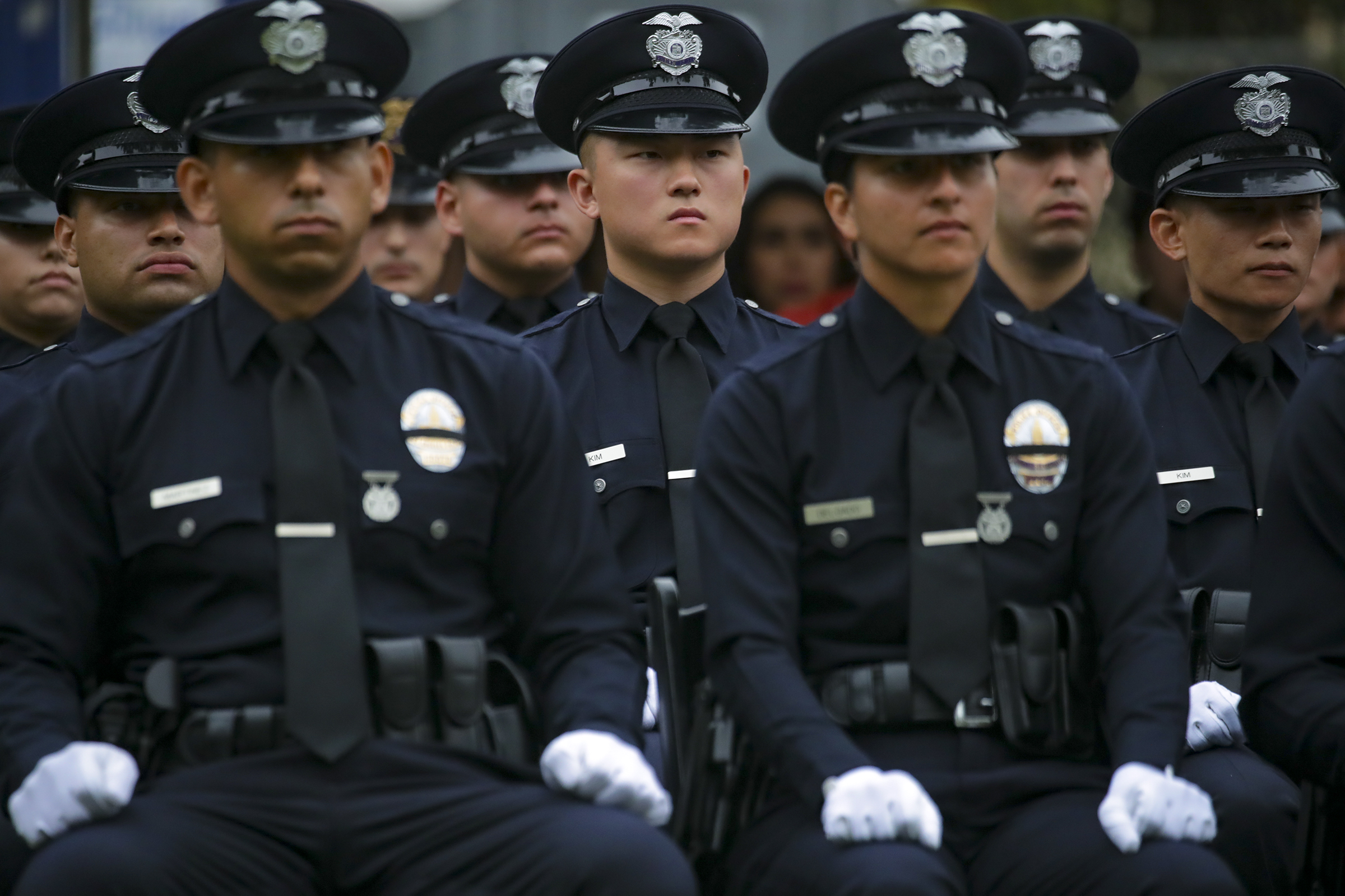 Young Angelenos have more negative view of police, poll finds - Vimarsana News