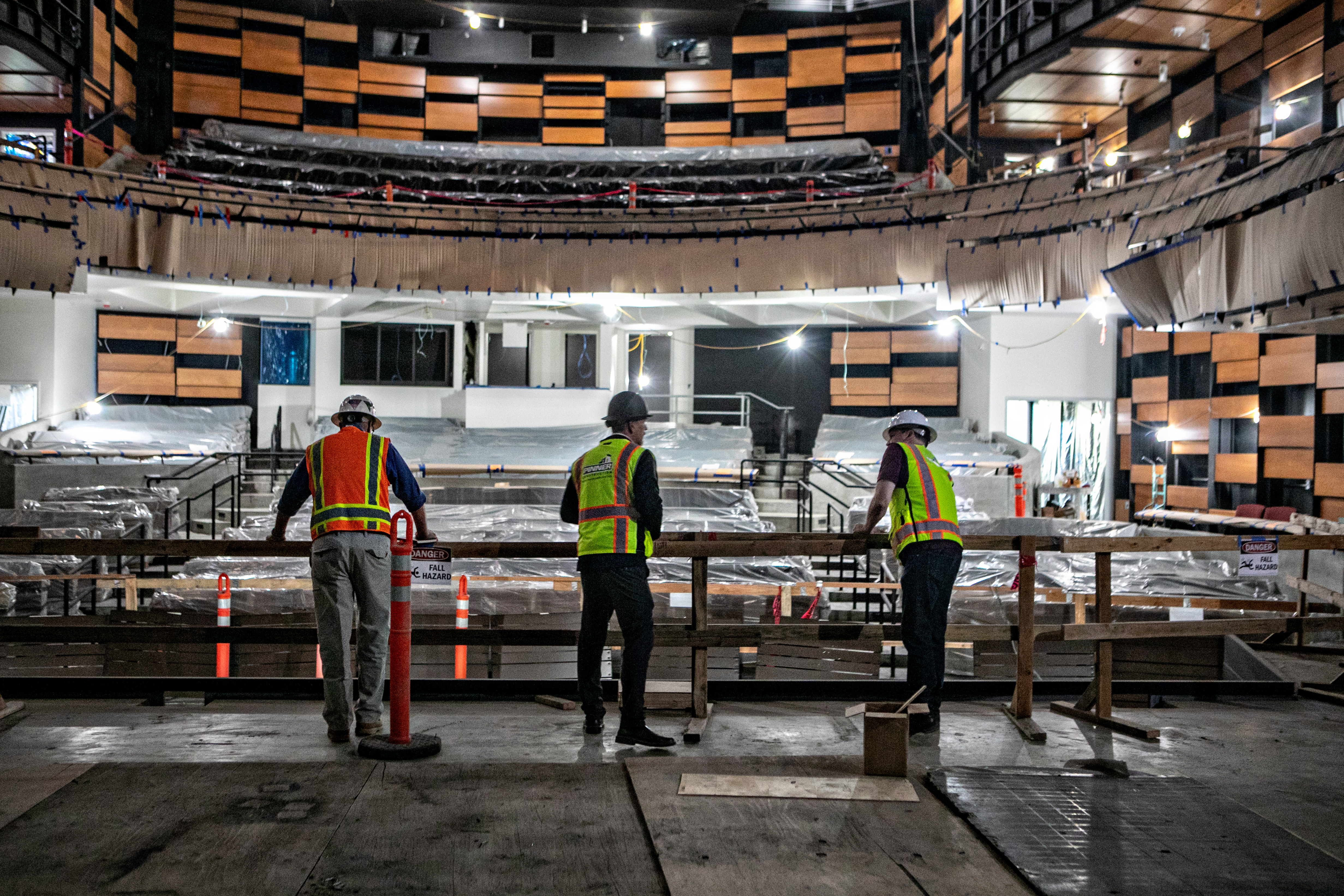 Corruption and fraud beset long-delayed L.A. Valley college theater project, lawsuit alleges - Vimarsana News