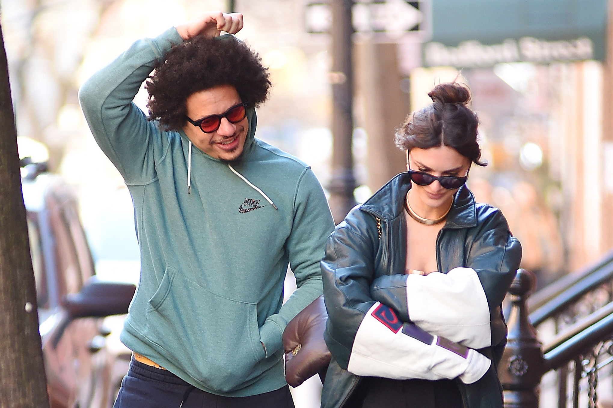 Eric André and Emily Ratajkowski go nude for Valentine's Day - Vimarsana News