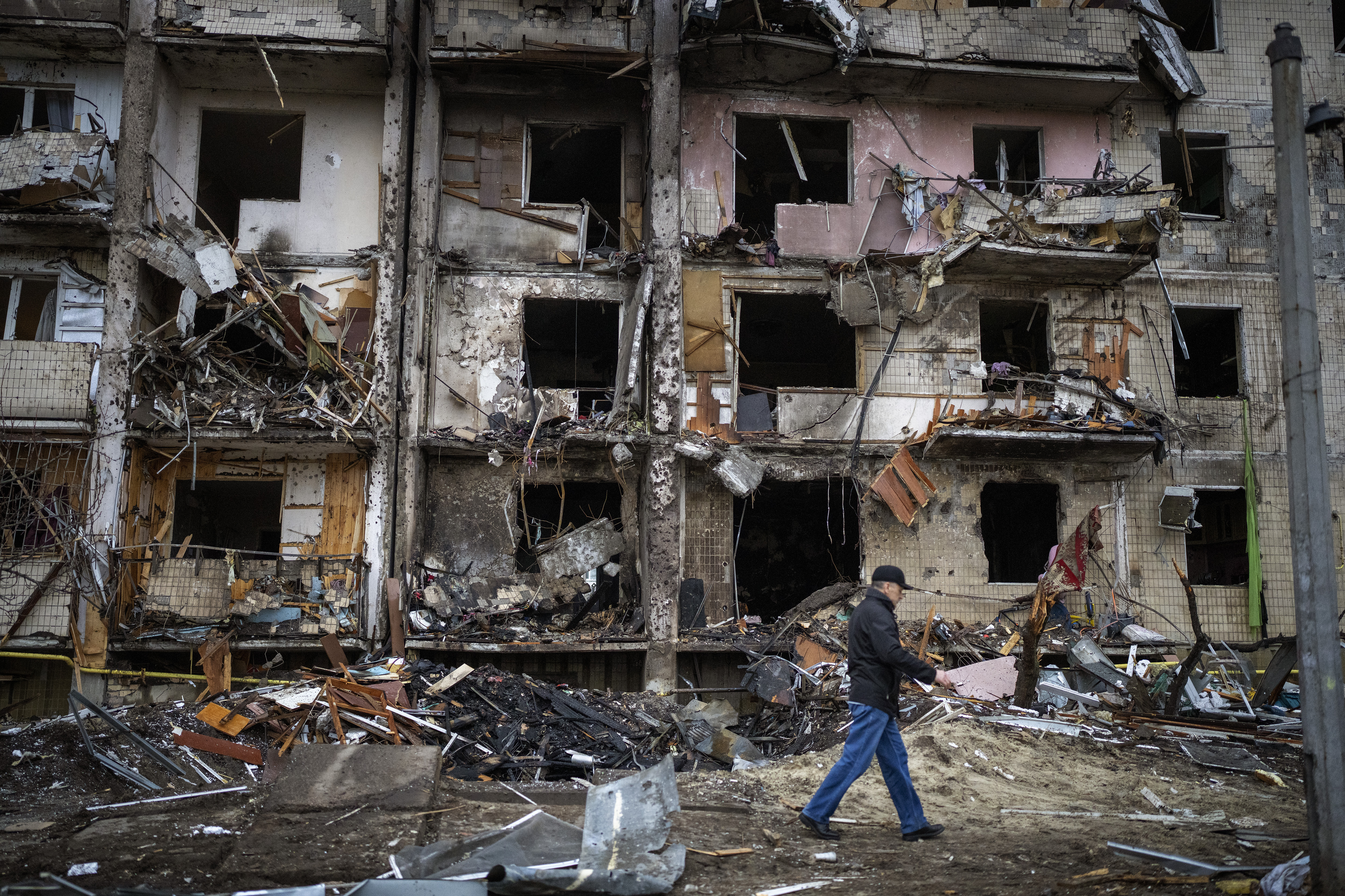 Today's Headlines: Russia's Ukraine invasion has escalated a brewing battle over space - Vimarsana News