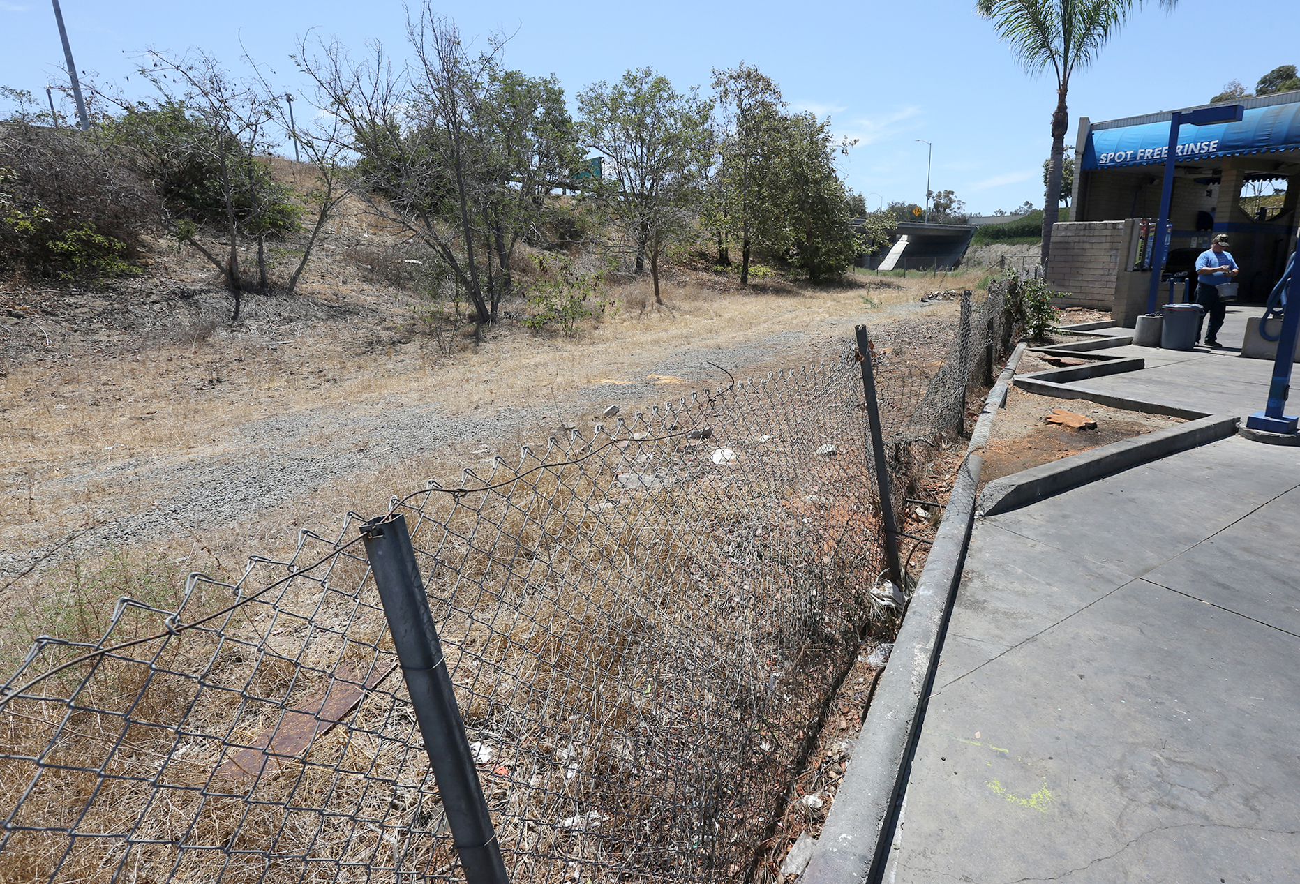 Decomposed body discovered behind Costa Mesa business, CHP investigating - Vimarsana News