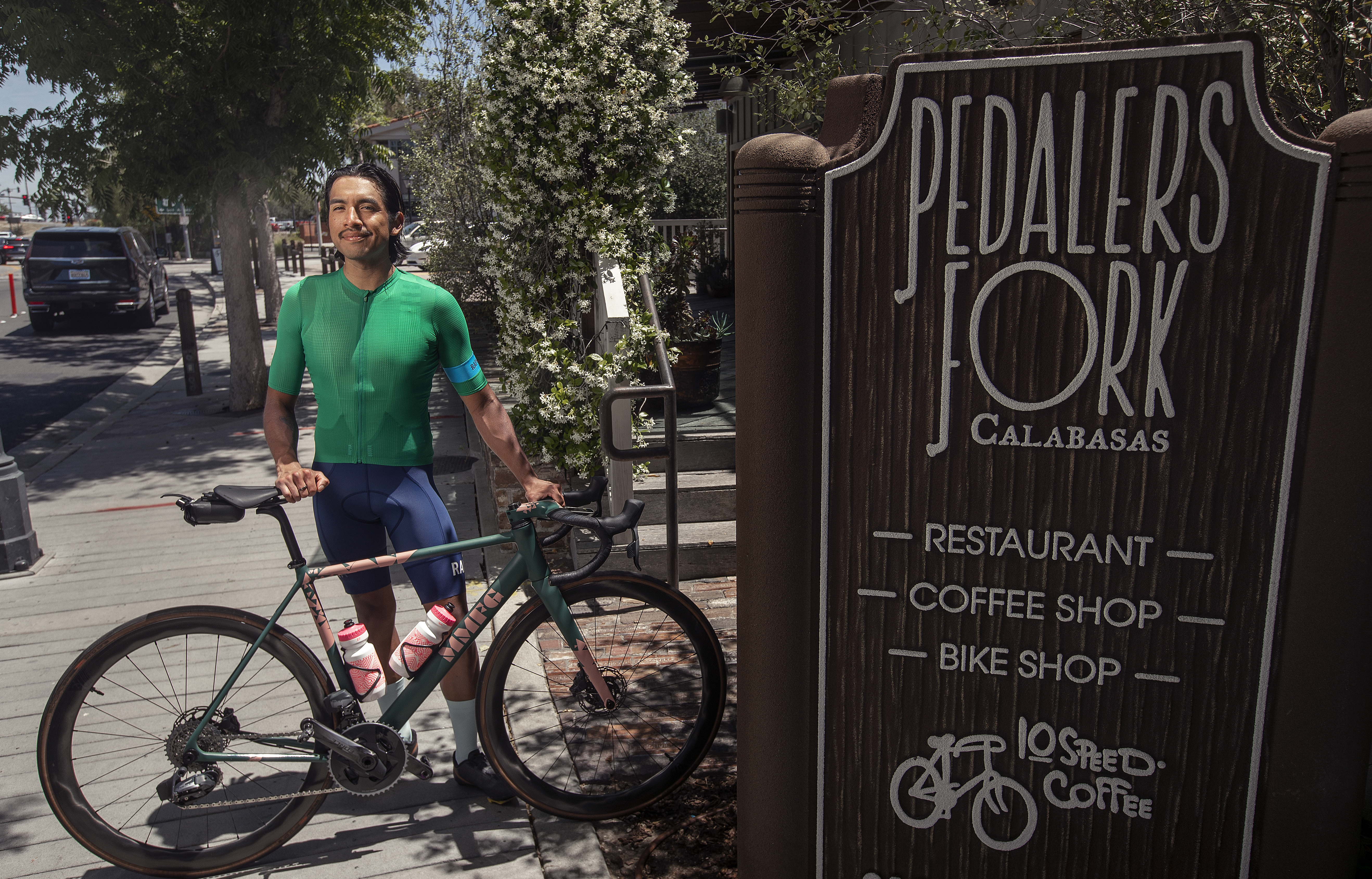 COVID-19 drove restaurant workers to quit. Where did they go? - Vimarsana News
